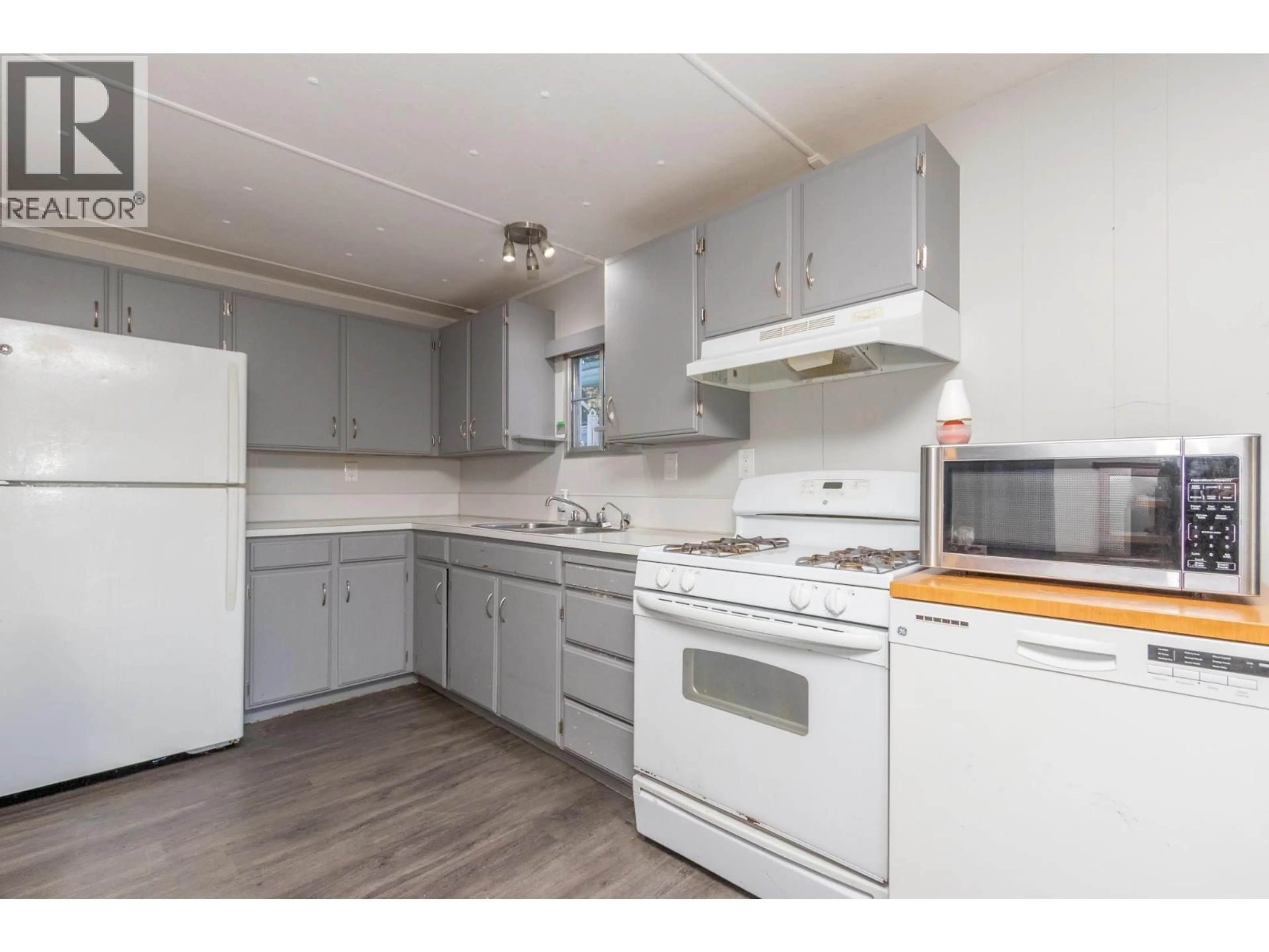 Standard kitchen, unknown for 57 - 21163 LOUGHEED HIGHWAY HIGHWAY, Maple Ridge British Columbia V2X2R4