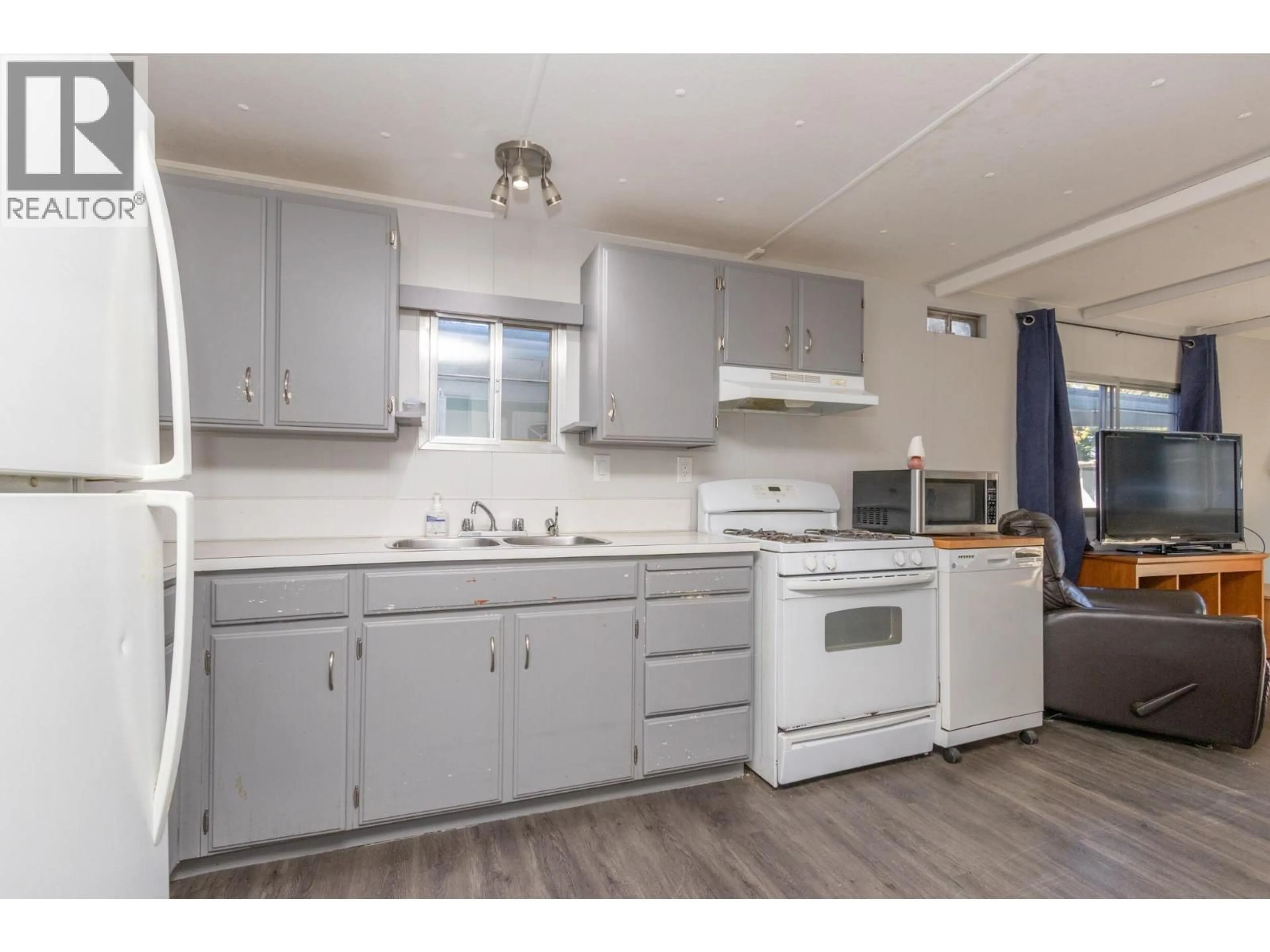 Standard kitchen, unknown for 57 - 21163 LOUGHEED HIGHWAY HIGHWAY, Maple Ridge British Columbia V2X2R4