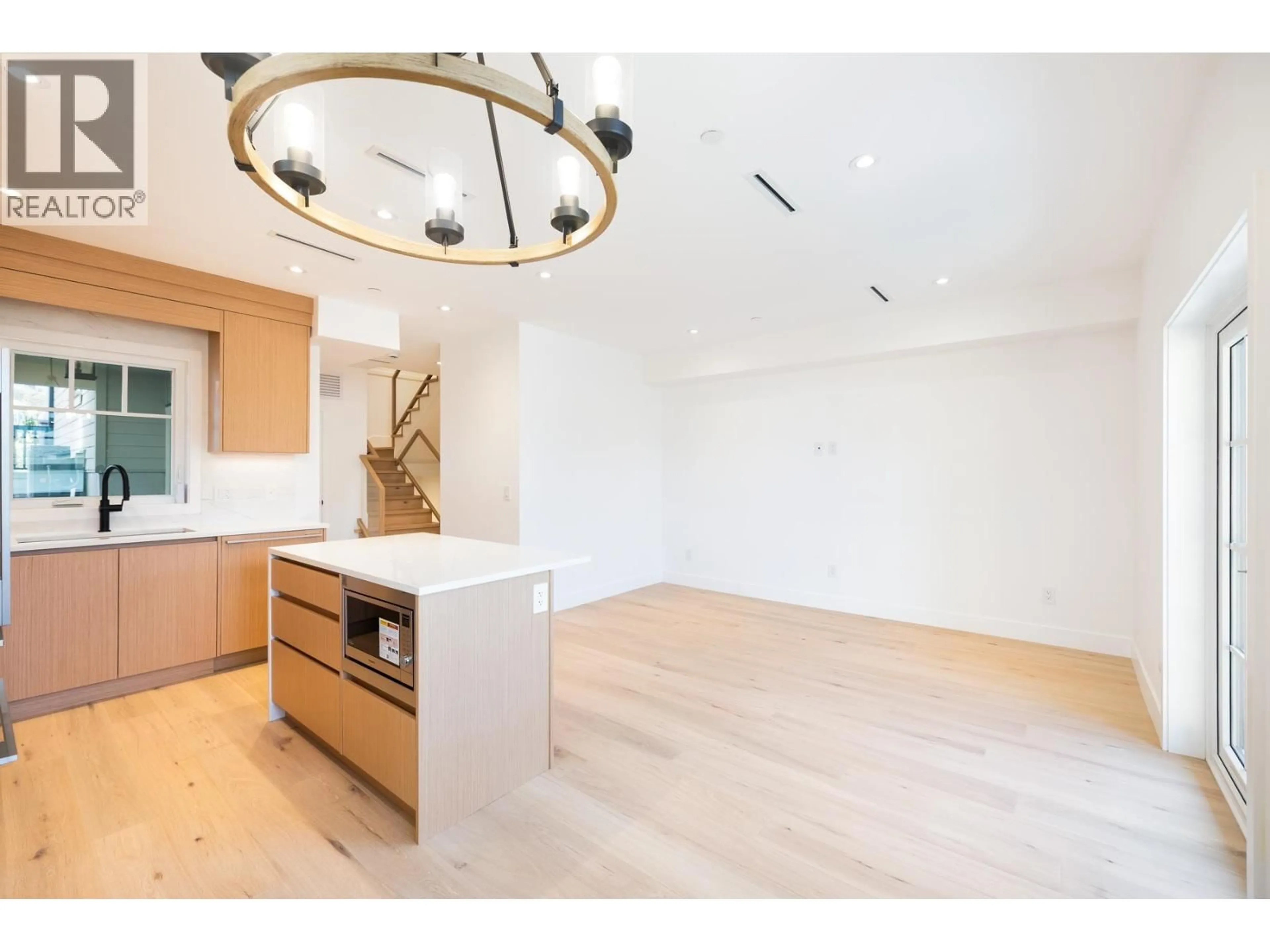 Open concept kitchen, wood/laminate floor for 265 6TH STREET, North Vancouver British Columbia V7M1K7