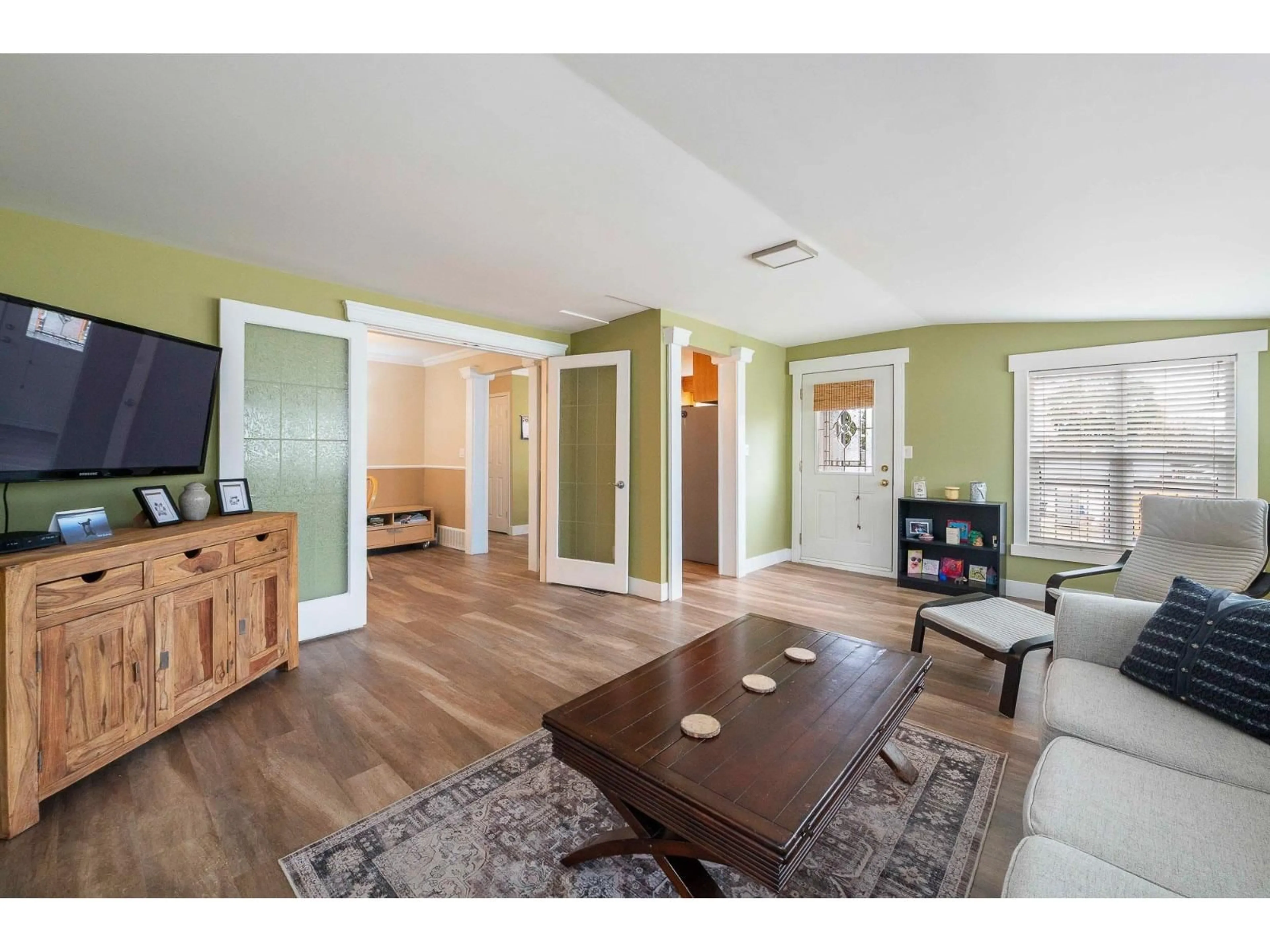 Living room with furniture, wood/laminate floor for 27157 28 AVENUE, Langley British Columbia V4W3A3