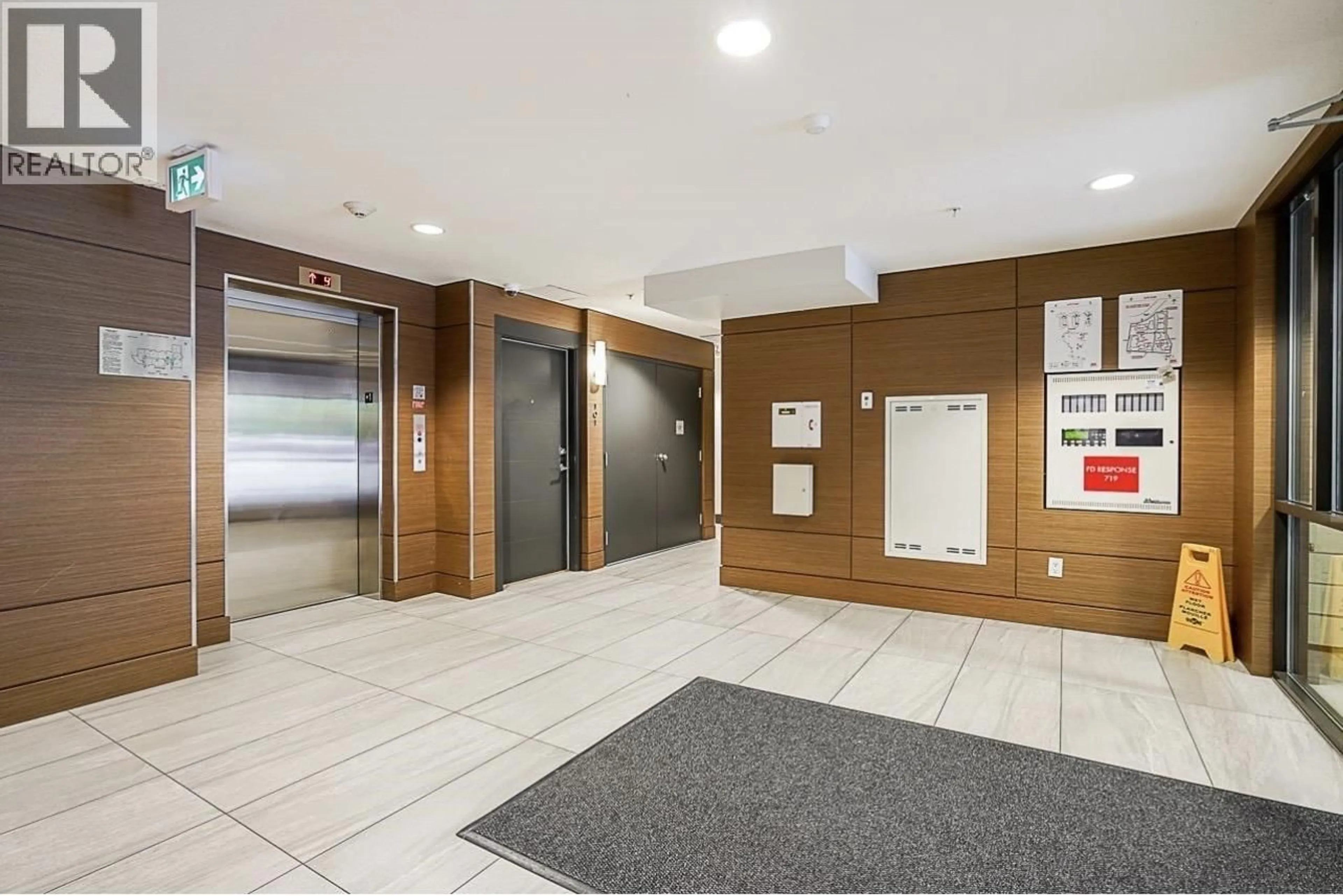 Indoor foyer for 310 - 719 3RD STREET, North Vancouver British Columbia V7M0E7