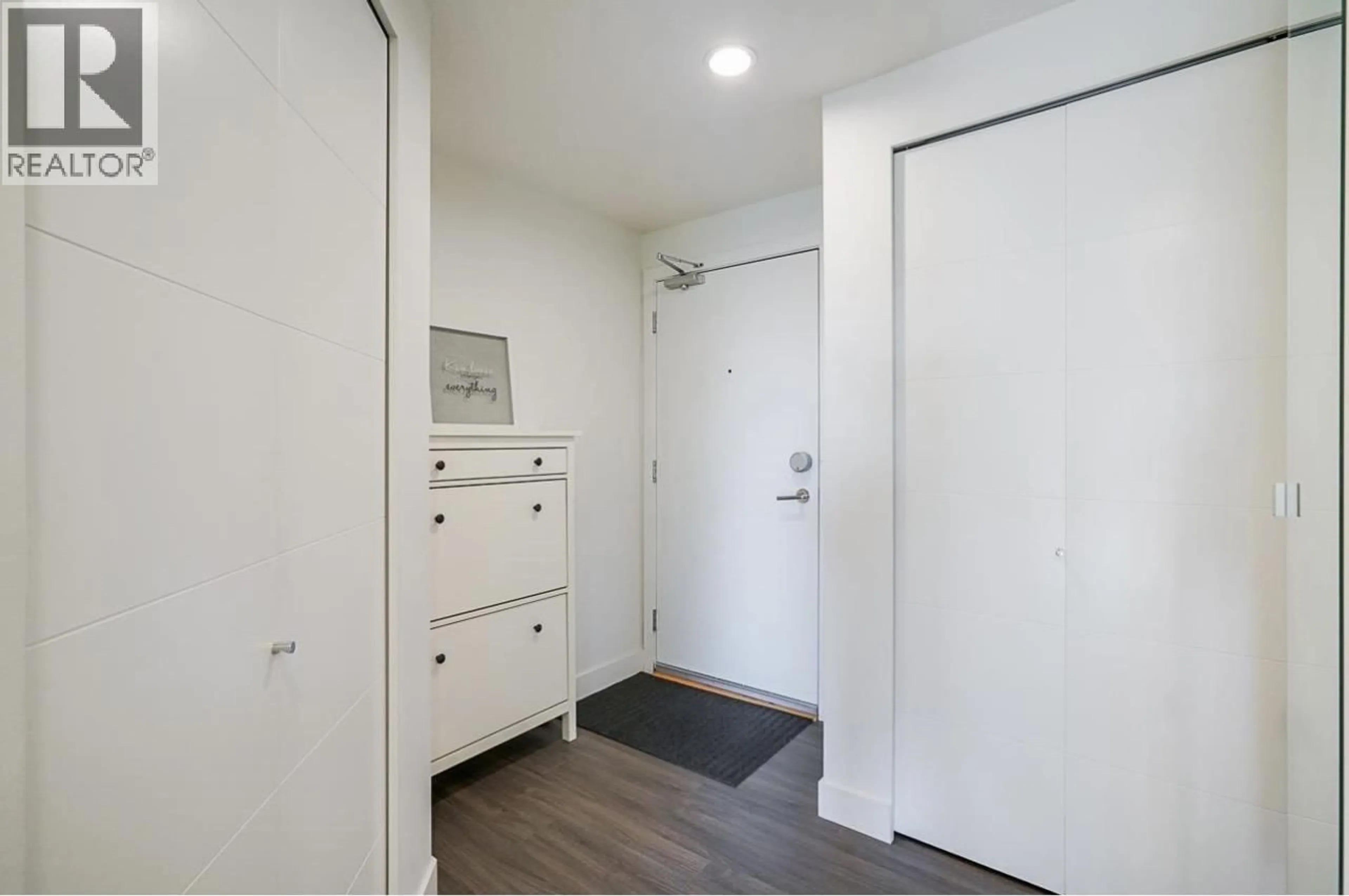 Indoor entryway for 310 - 719 3RD STREET, North Vancouver British Columbia V7M0E7