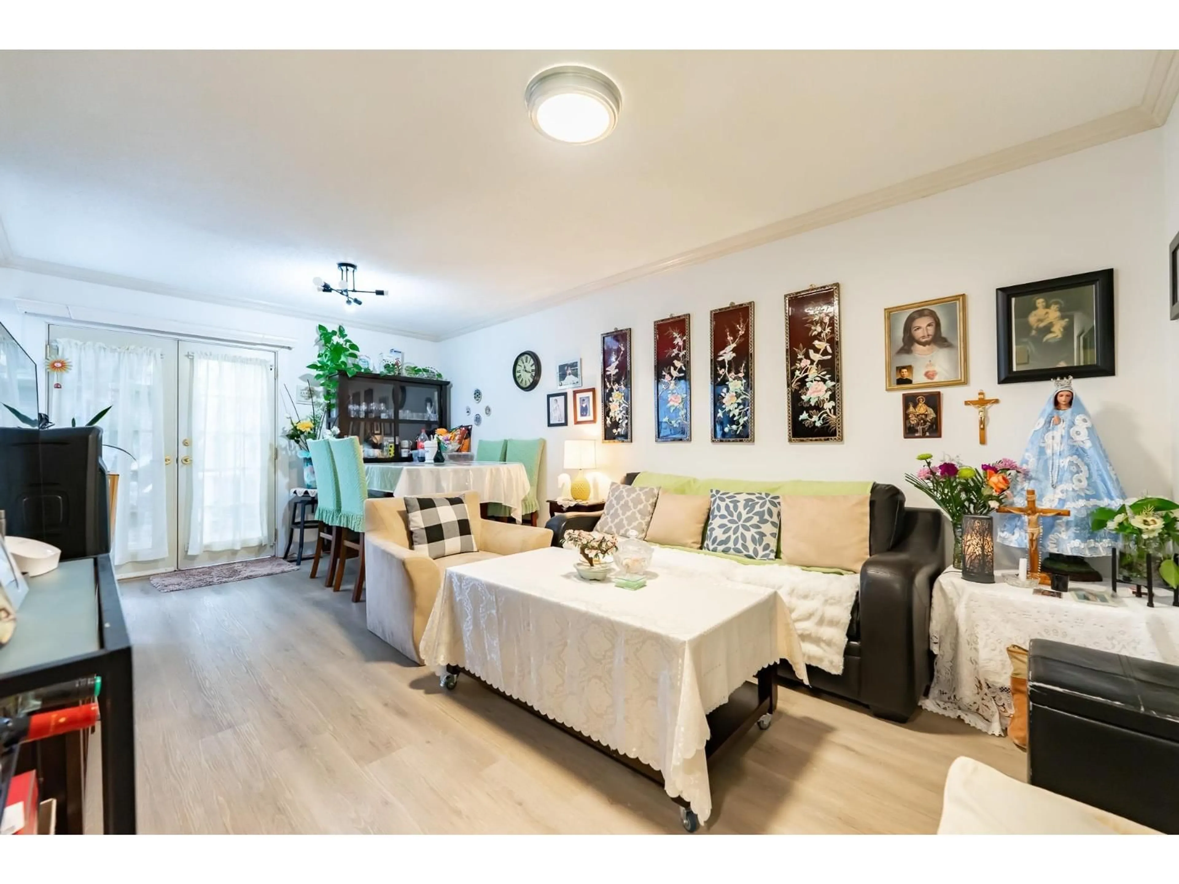 Unknown for 15098 98A AVENUE, Surrey British Columbia V3R8H3