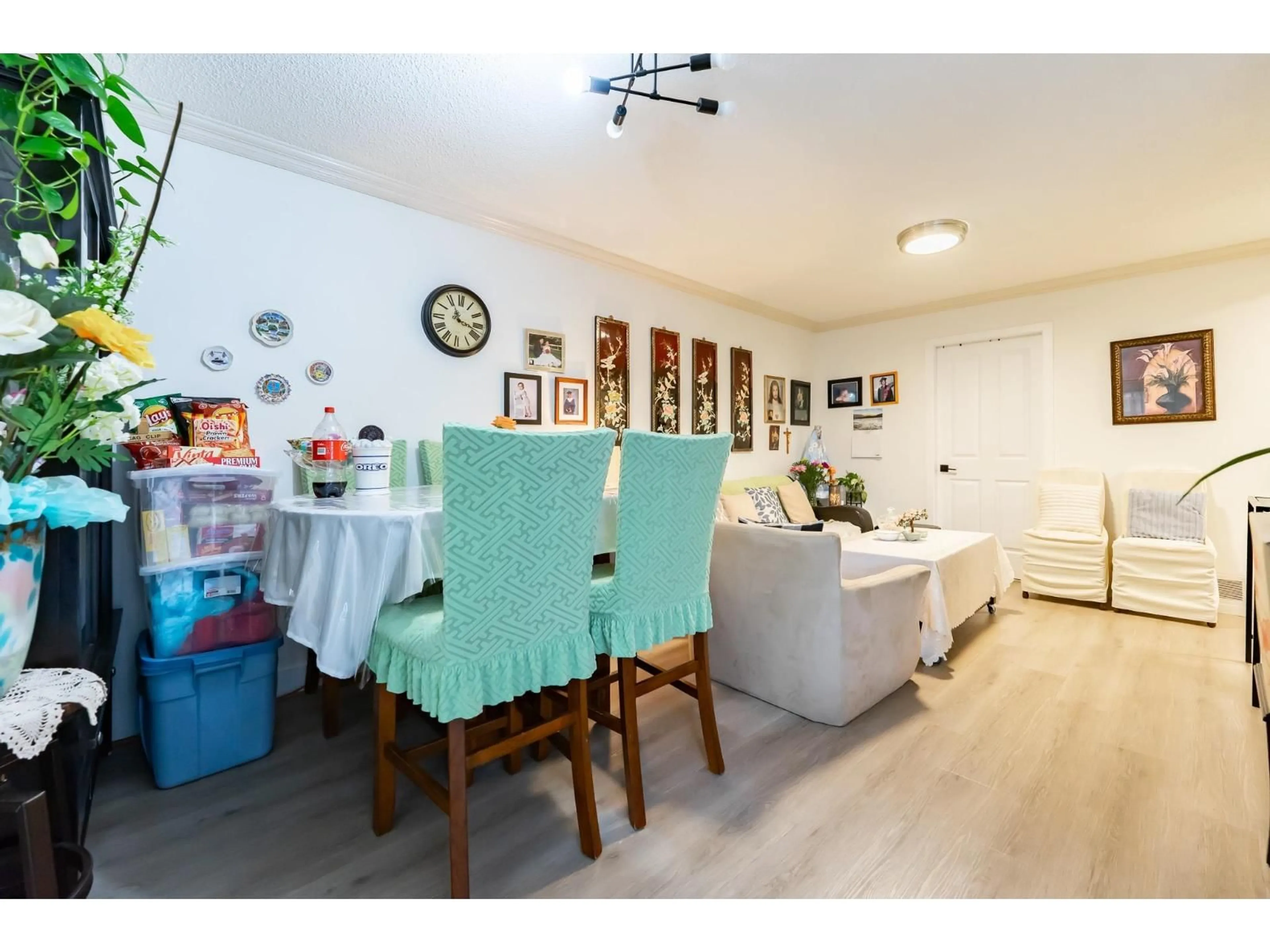 A pic of a room for 15098 98A AVENUE, Surrey British Columbia V3R8H3