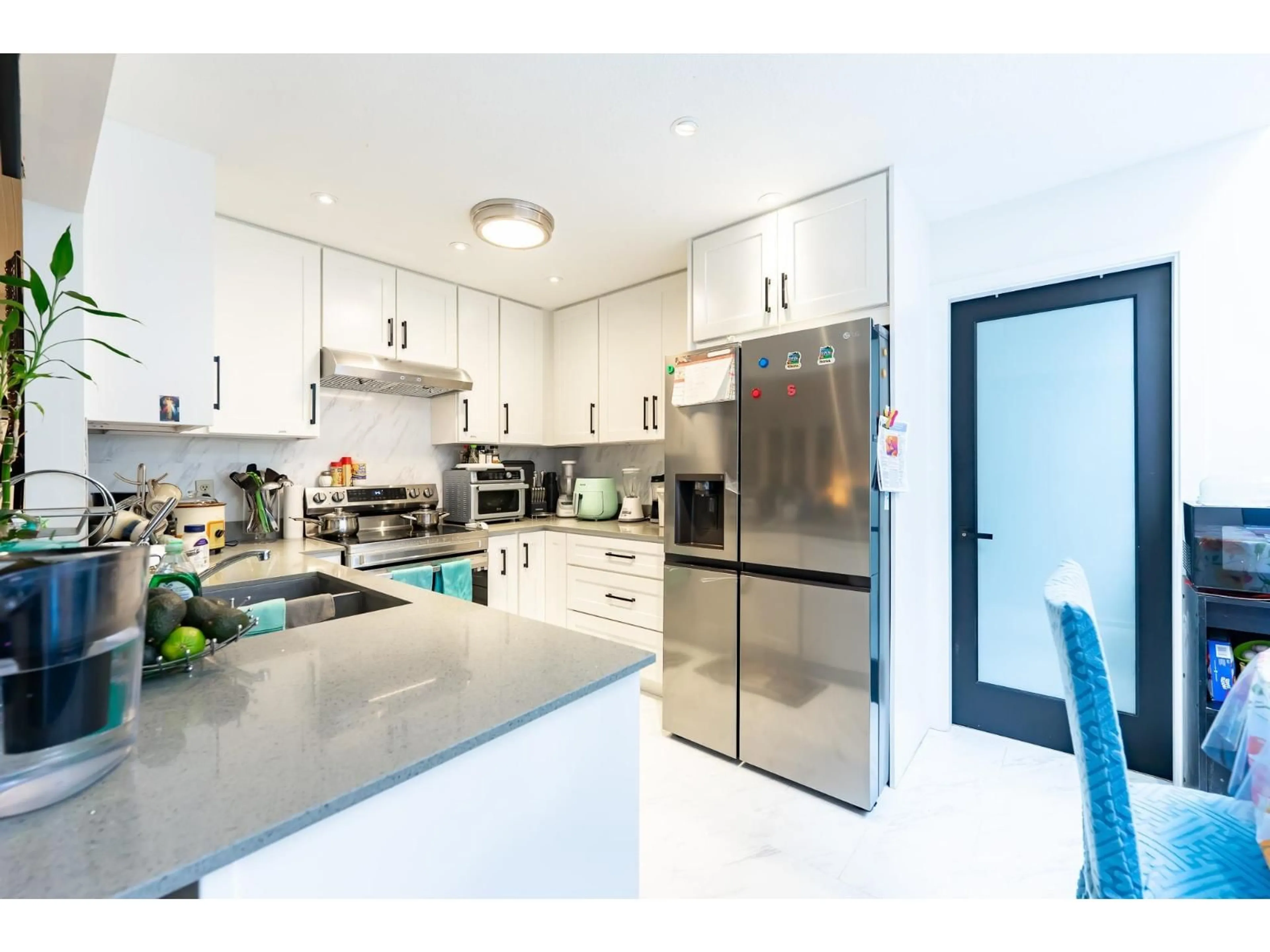 Unknown for 15098 98A AVENUE, Surrey British Columbia V3R8H3