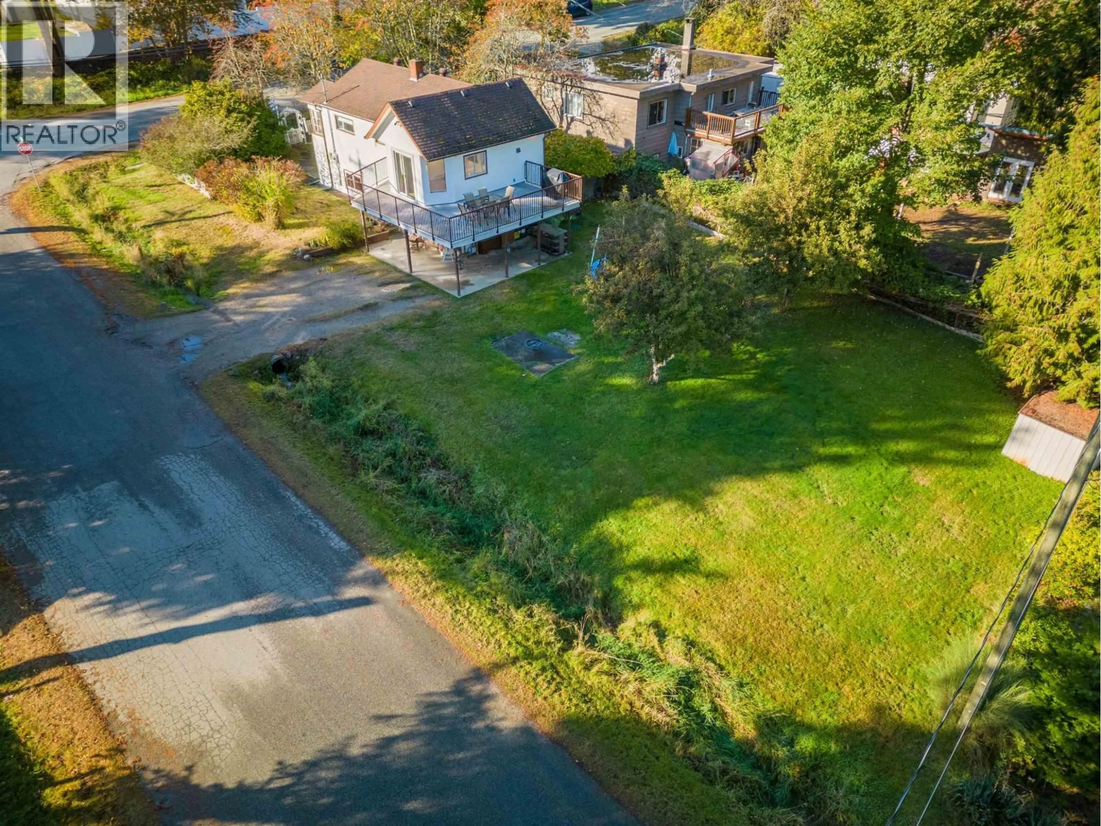 A pic from outside/outdoor area/front of a property/back of a property/a pic from drone, street for 226 PRATT ROAD, Gibsons British Columbia V0N1V3
