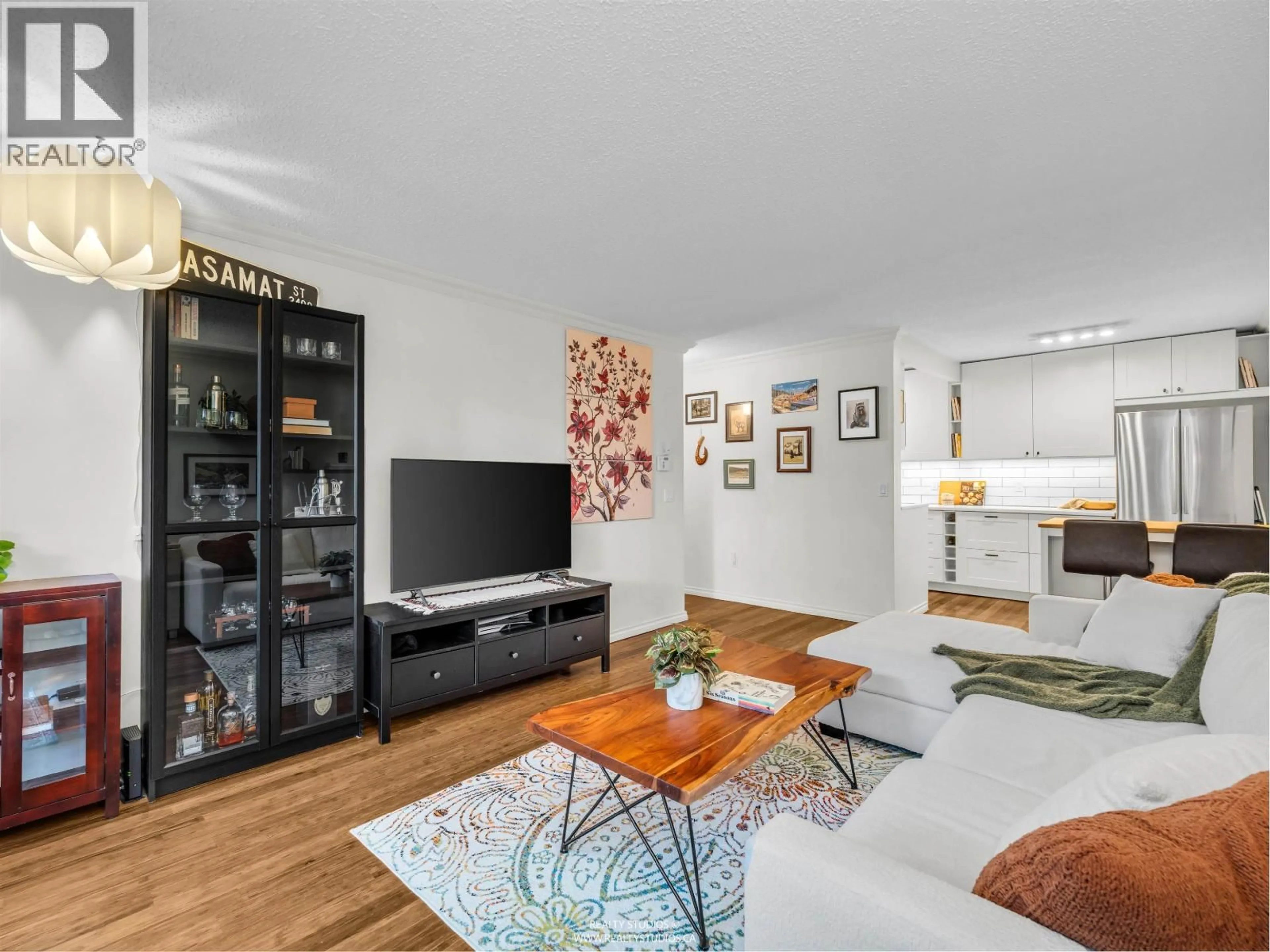 Living room with furniture, wood/laminate floor for 103 - 1412 14TH AVENUE, Vancouver British Columbia V6H1R3