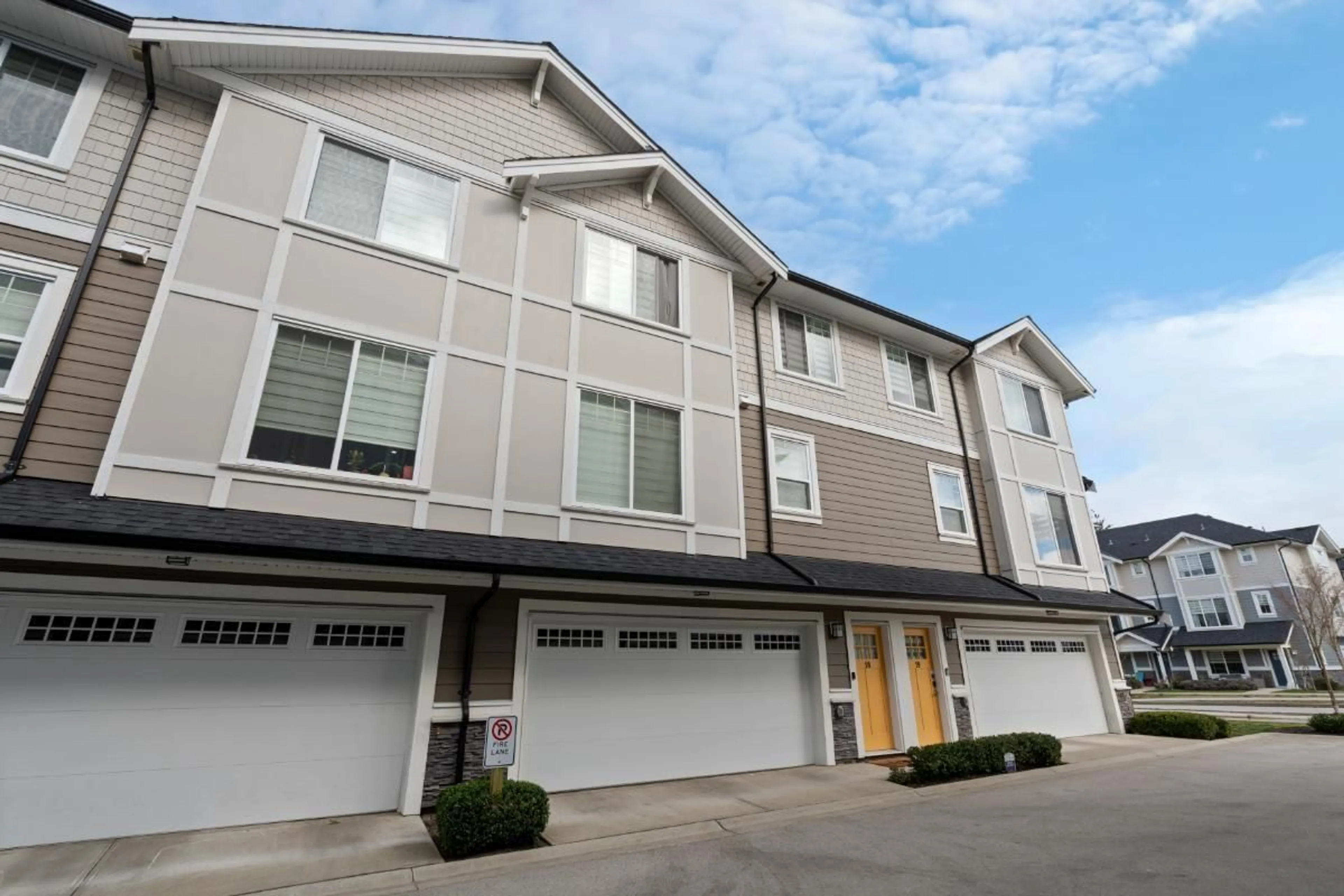 Home with vinyl exterior material, street for 18 - 7410 194 STREET, Surrey British Columbia V4N6E1