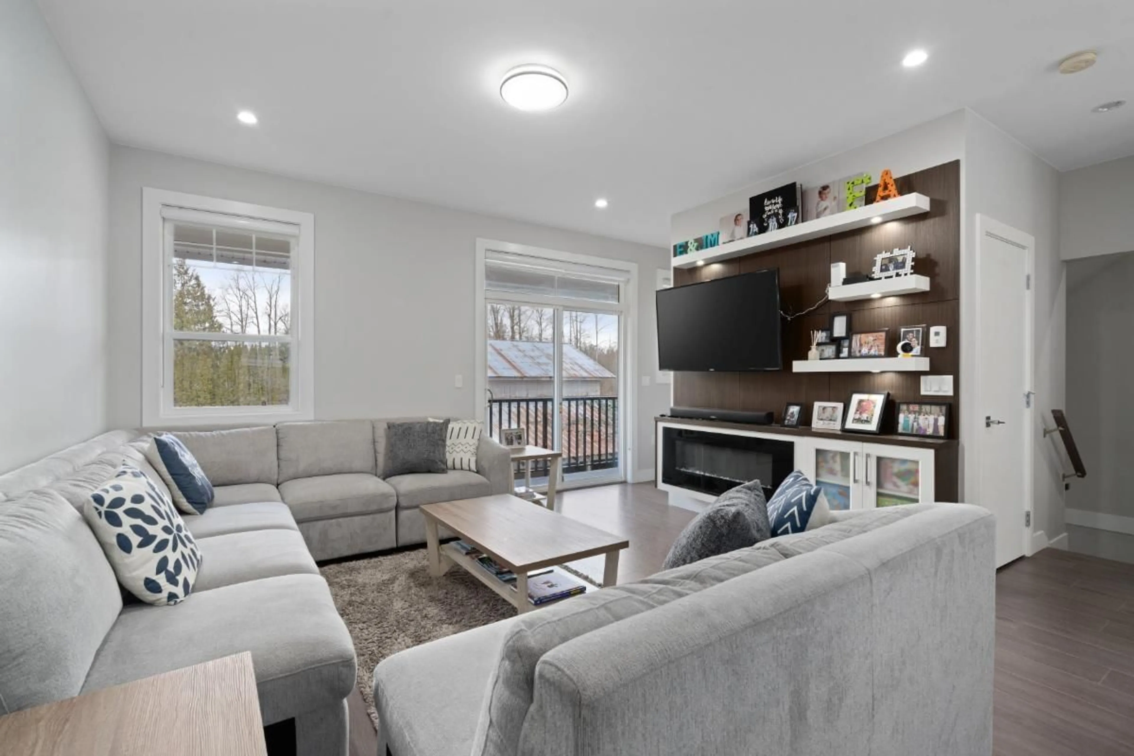 Living room with furniture, unknown for 18 - 7410 194 STREET, Surrey British Columbia V4N6E1