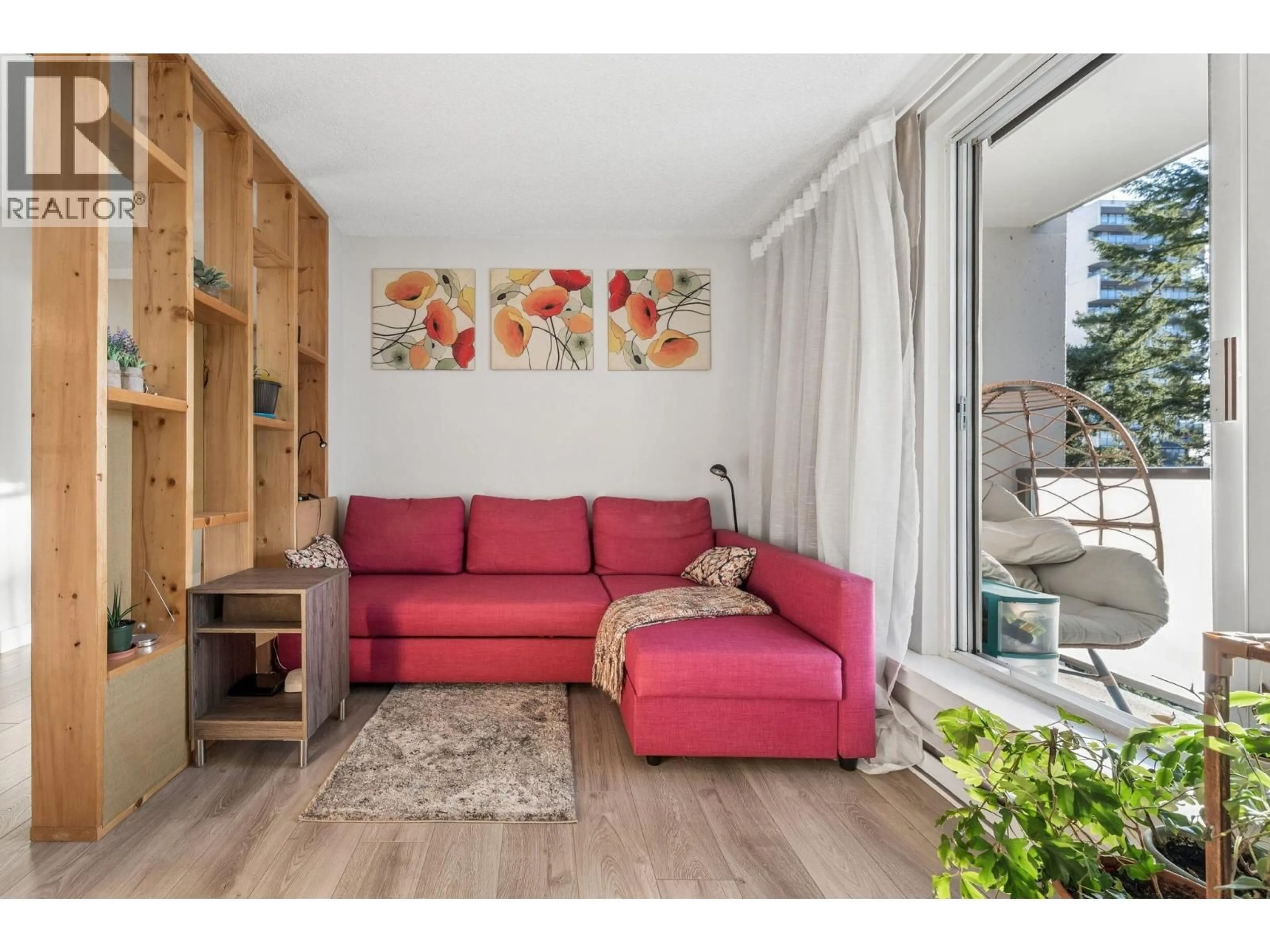 Living room with furniture, wood/laminate floor for 1005 - 9541 ERICKSON DRIVE, Burnaby British Columbia V3J7N8