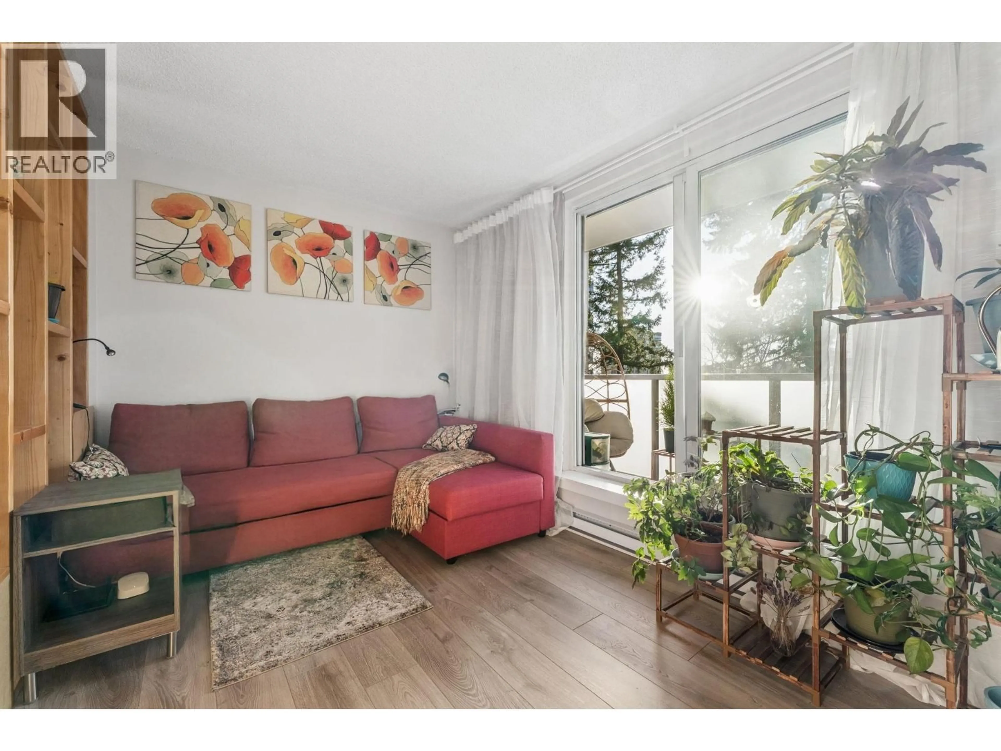 Living room with furniture, wood/laminate floor for 1005 - 9541 ERICKSON DRIVE, Burnaby British Columbia V3J7N8