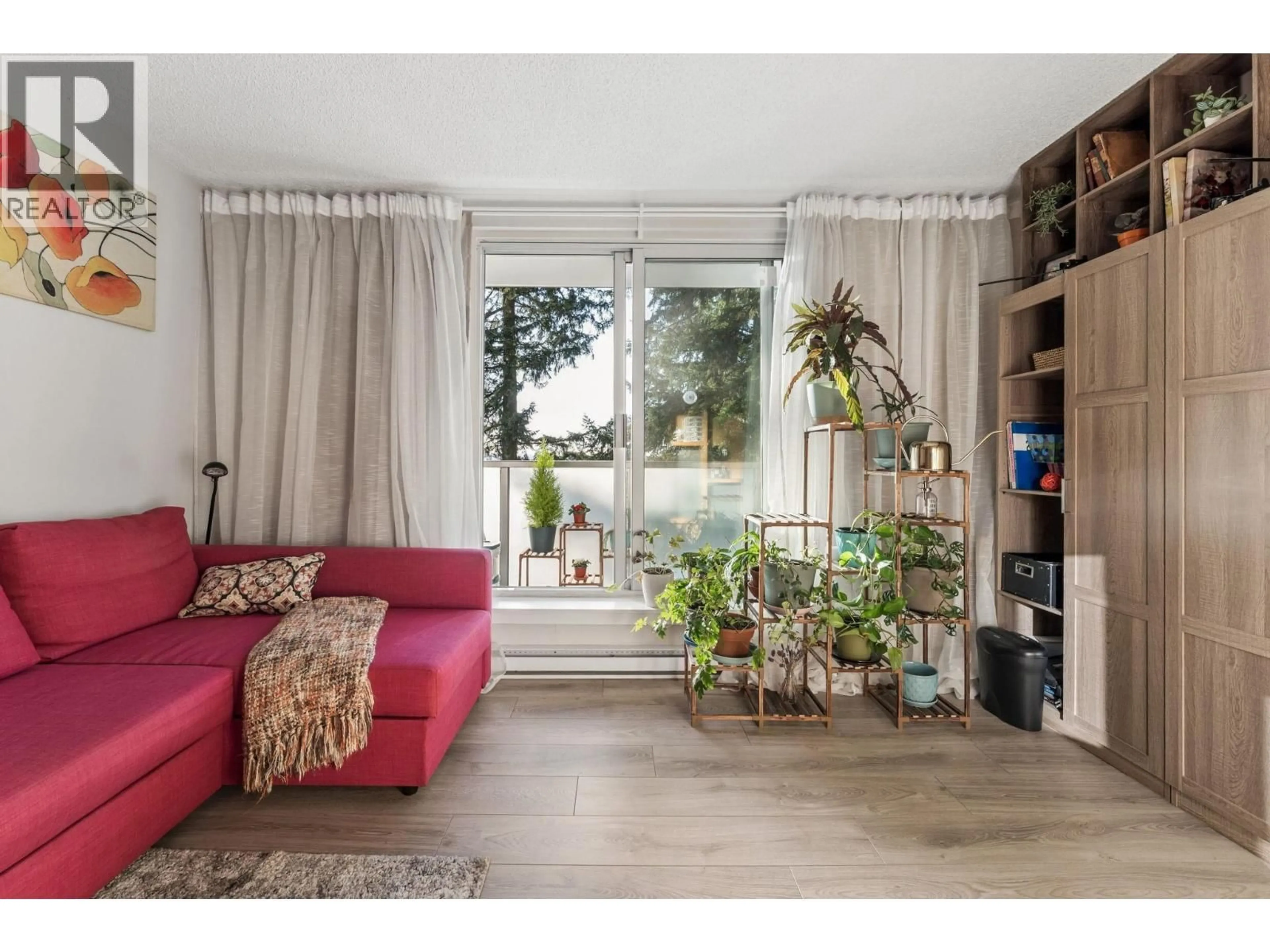 Living room with furniture, wood/laminate floor for 1005 - 9541 ERICKSON DRIVE, Burnaby British Columbia V3J7N8