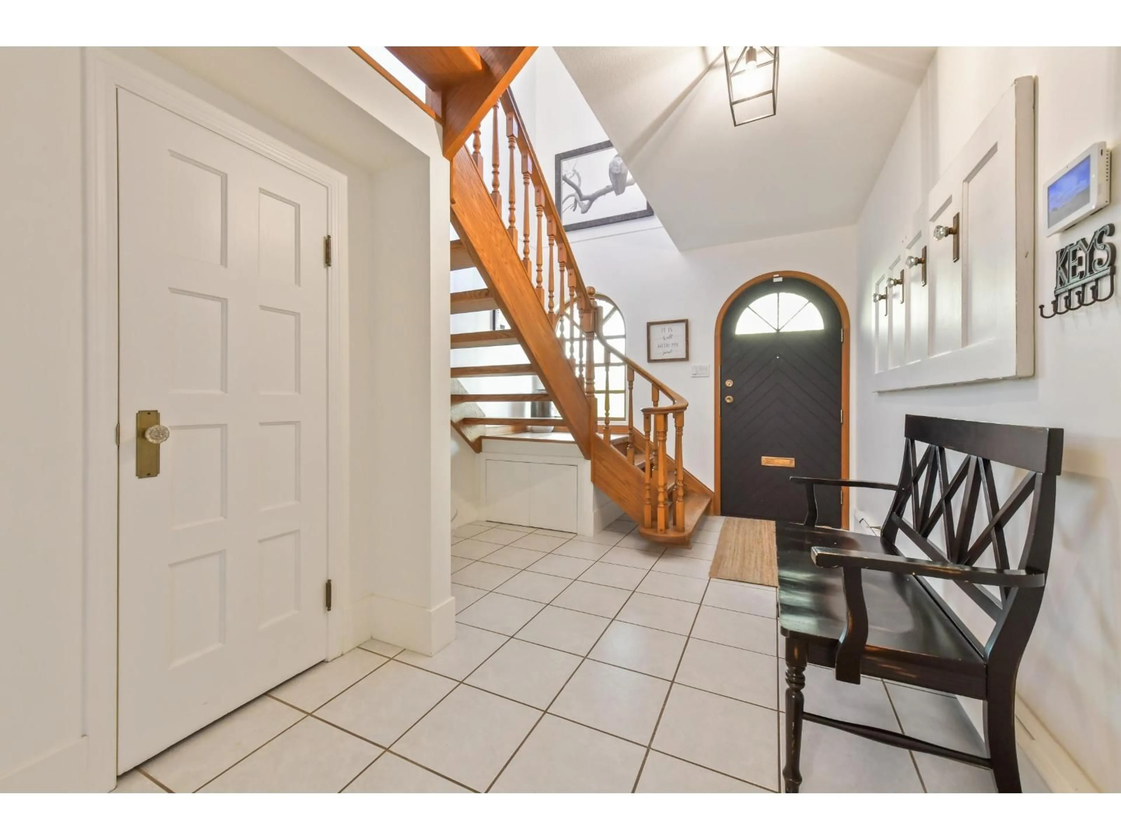 Indoor entryway for 6096 180 STREET, Surrey British Columbia V3S5W5