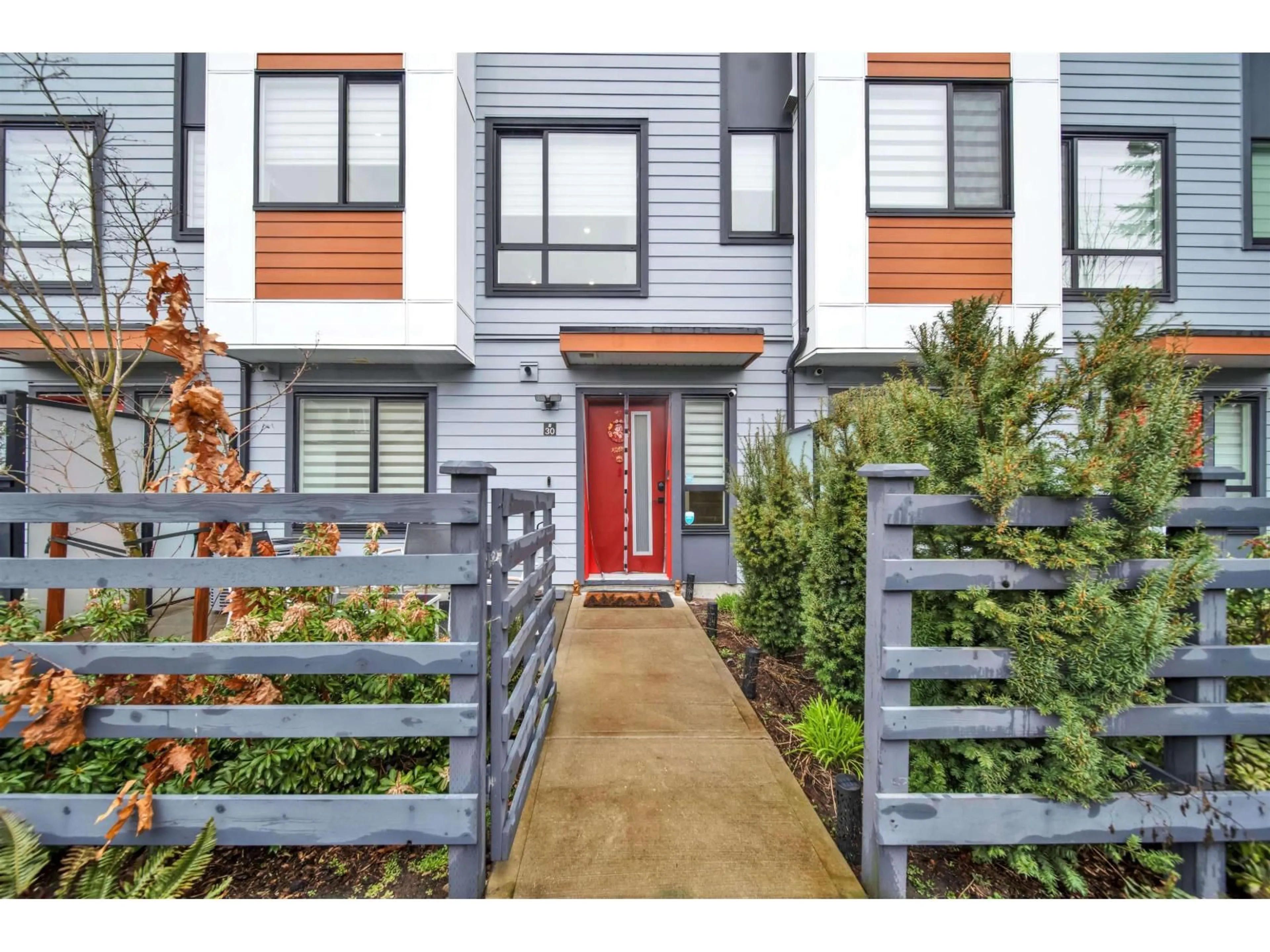 Indoor entryway for 30 - 6138 128 STREET, Surrey British Columbia V3X0K9