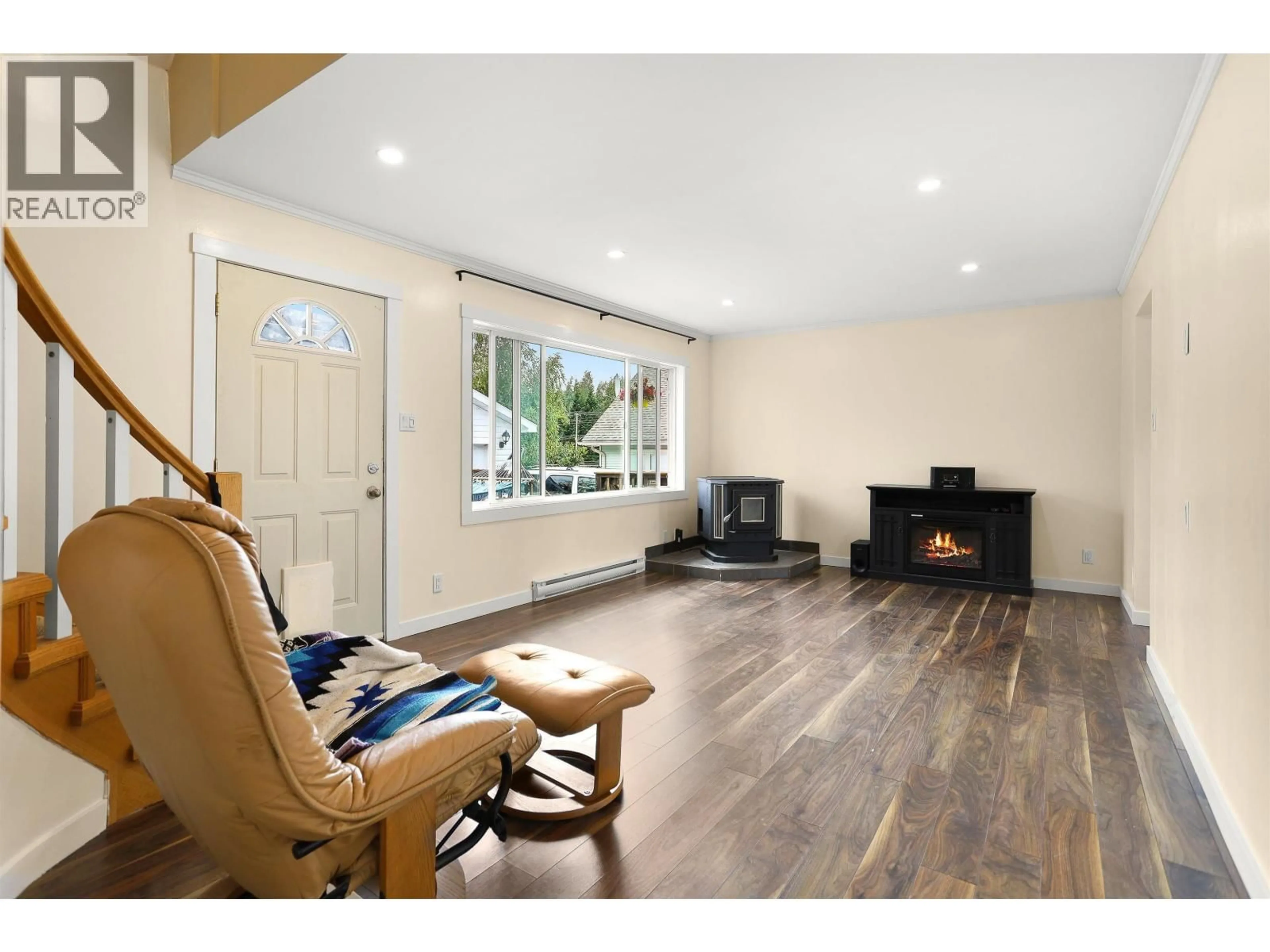 Living room with furniture, wood/laminate floor for 48 FINCH STREET, Kitimat British Columbia V8C1T2