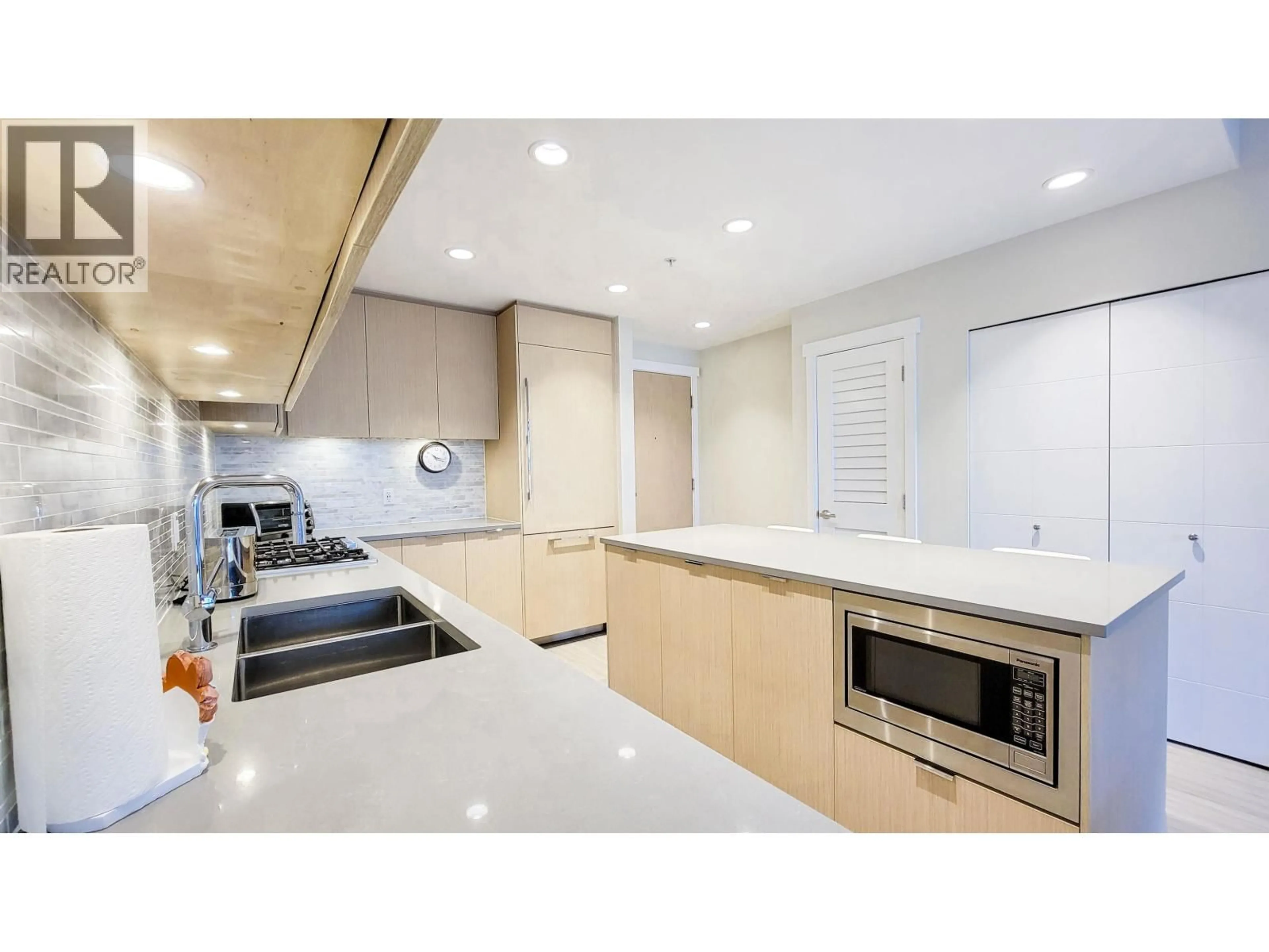 Open concept kitchen, ceramic/tile floor for 308 - 9233 ODLIN ROAD, Richmond British Columbia V6X0V4