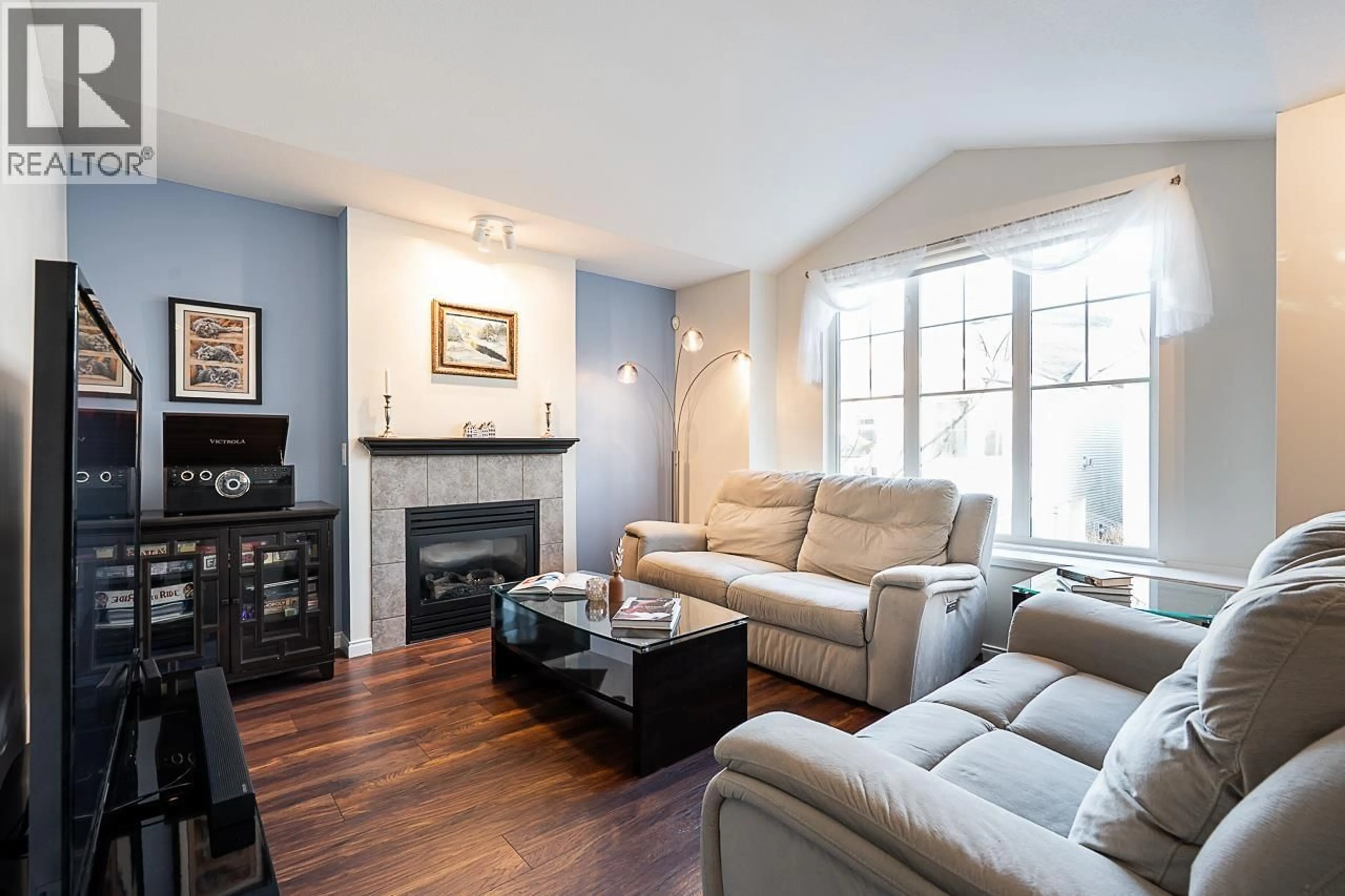 Living room with furniture, wood/laminate floor for 328 - 3000 RIVERBEND DRIVE, Coquitlam British Columbia V3C6R1