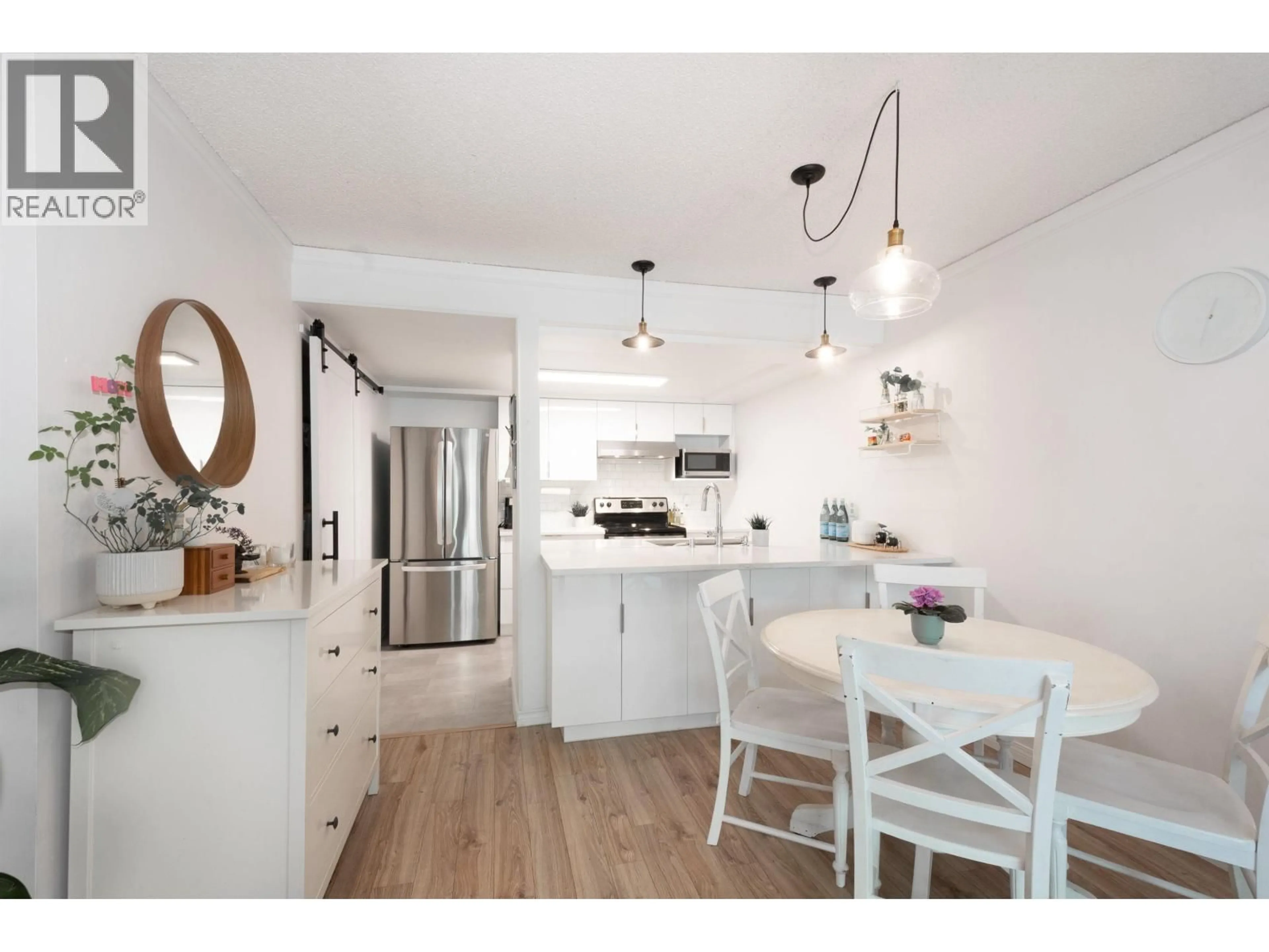 Open concept kitchen, wood/laminate floor for 8 - 385 GINGER DRIVE, New Westminster British Columbia V3L5L6