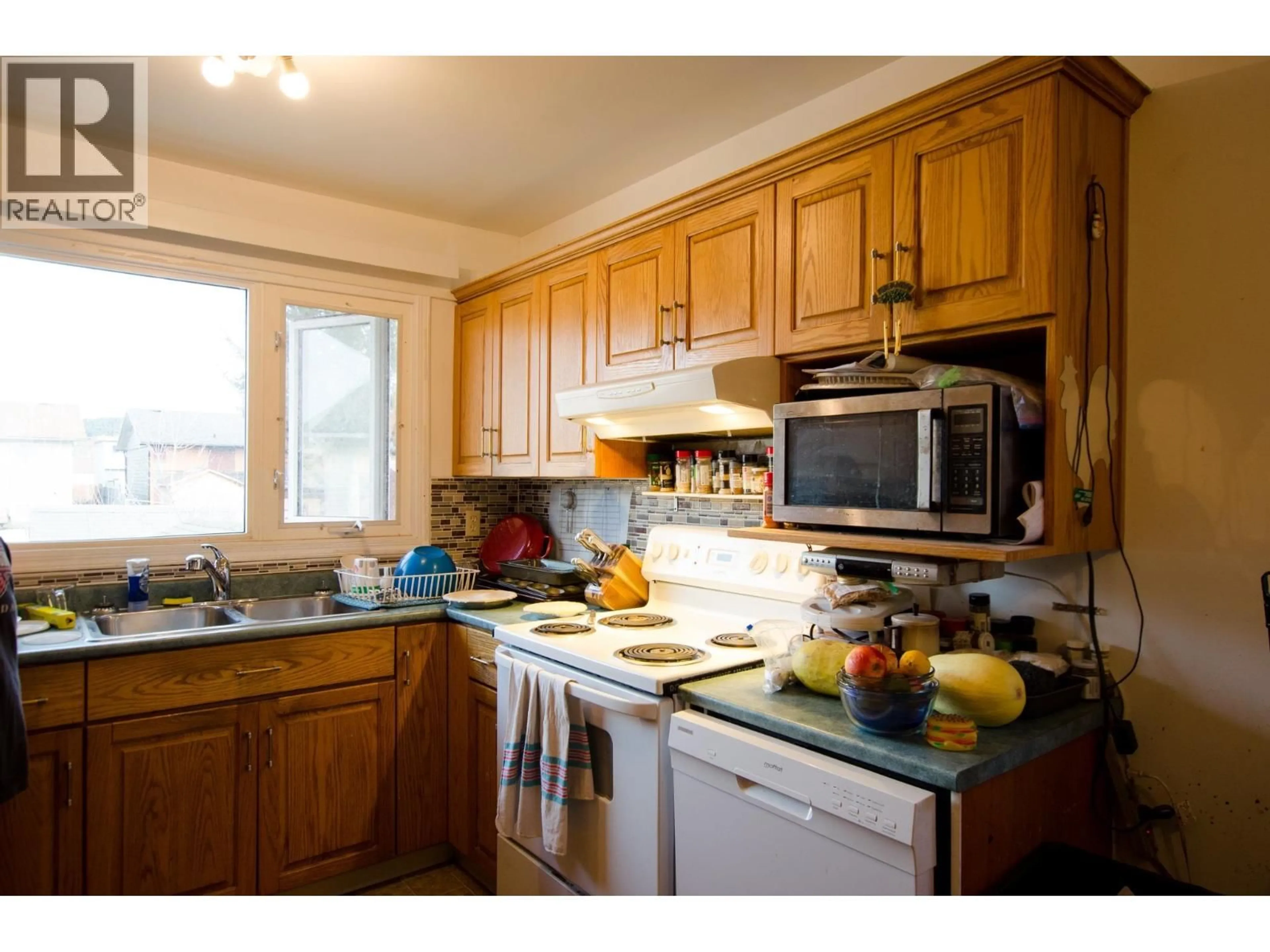 Standard kitchen, wood/laminate floor for 2212 VICTORIA STREET, Prince George British Columbia V2L2L9
