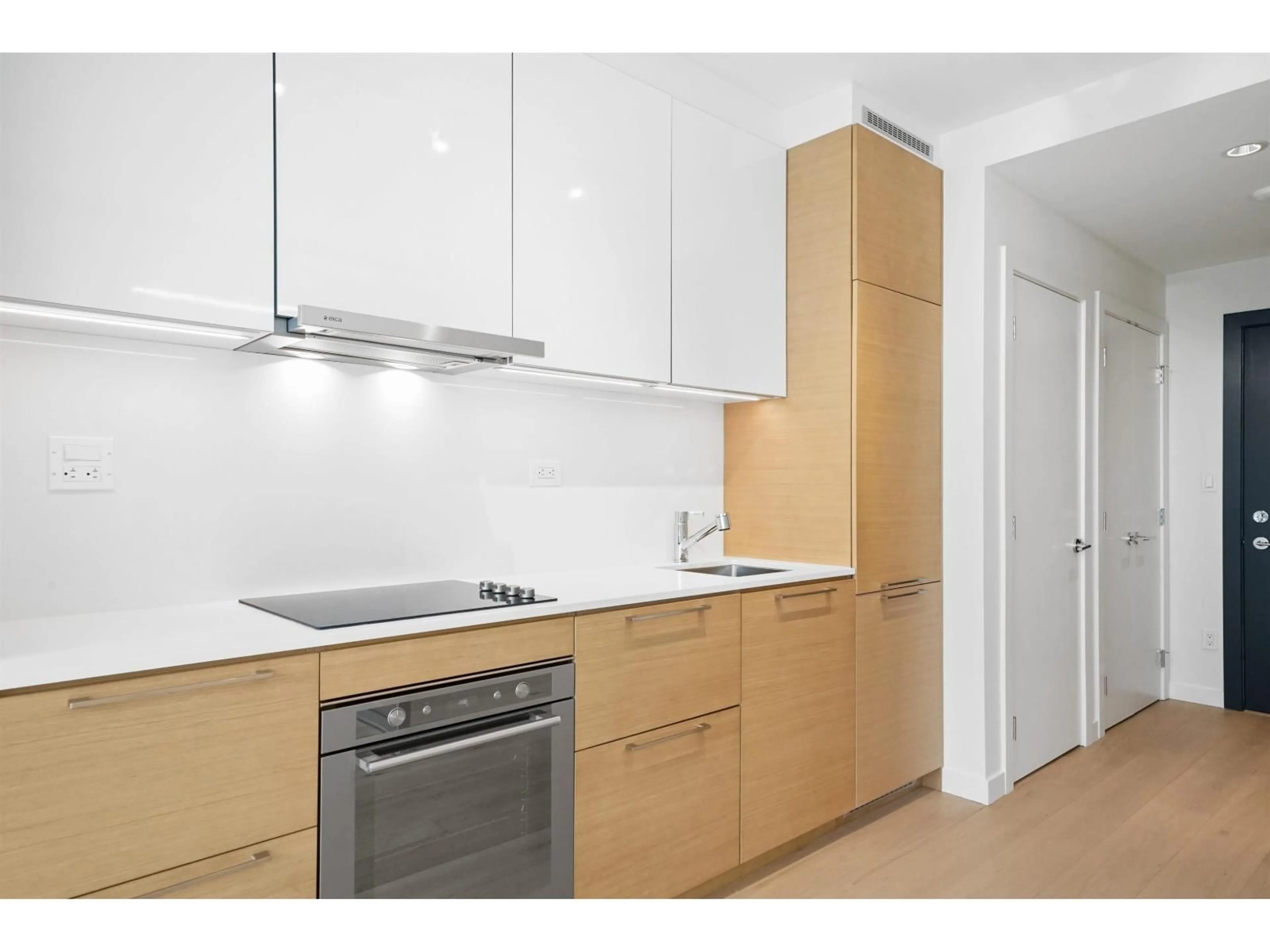 Standard kitchen, unknown for 2105 - 13438 CENTRAL AVENUE, Surrey British Columbia V3T0N2