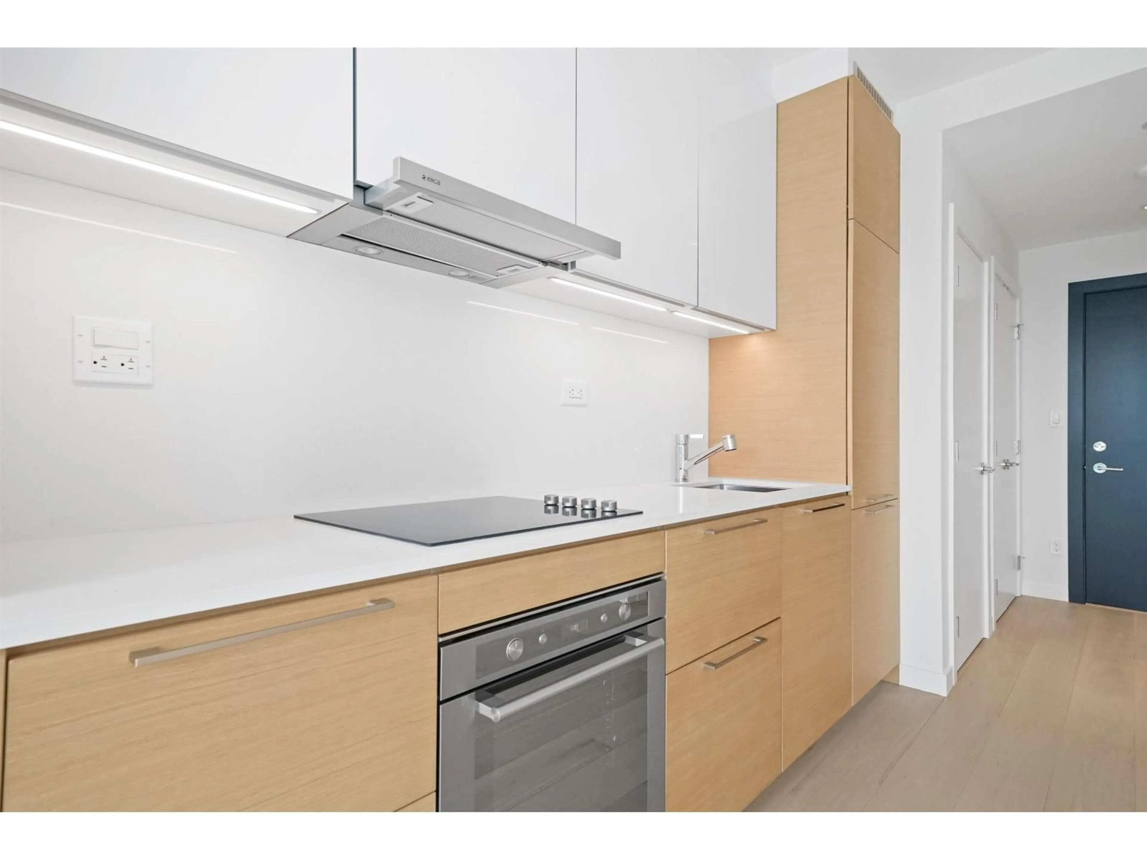 Standard kitchen, unknown for 2105 - 13438 CENTRAL AVENUE, Surrey British Columbia V3T0N2