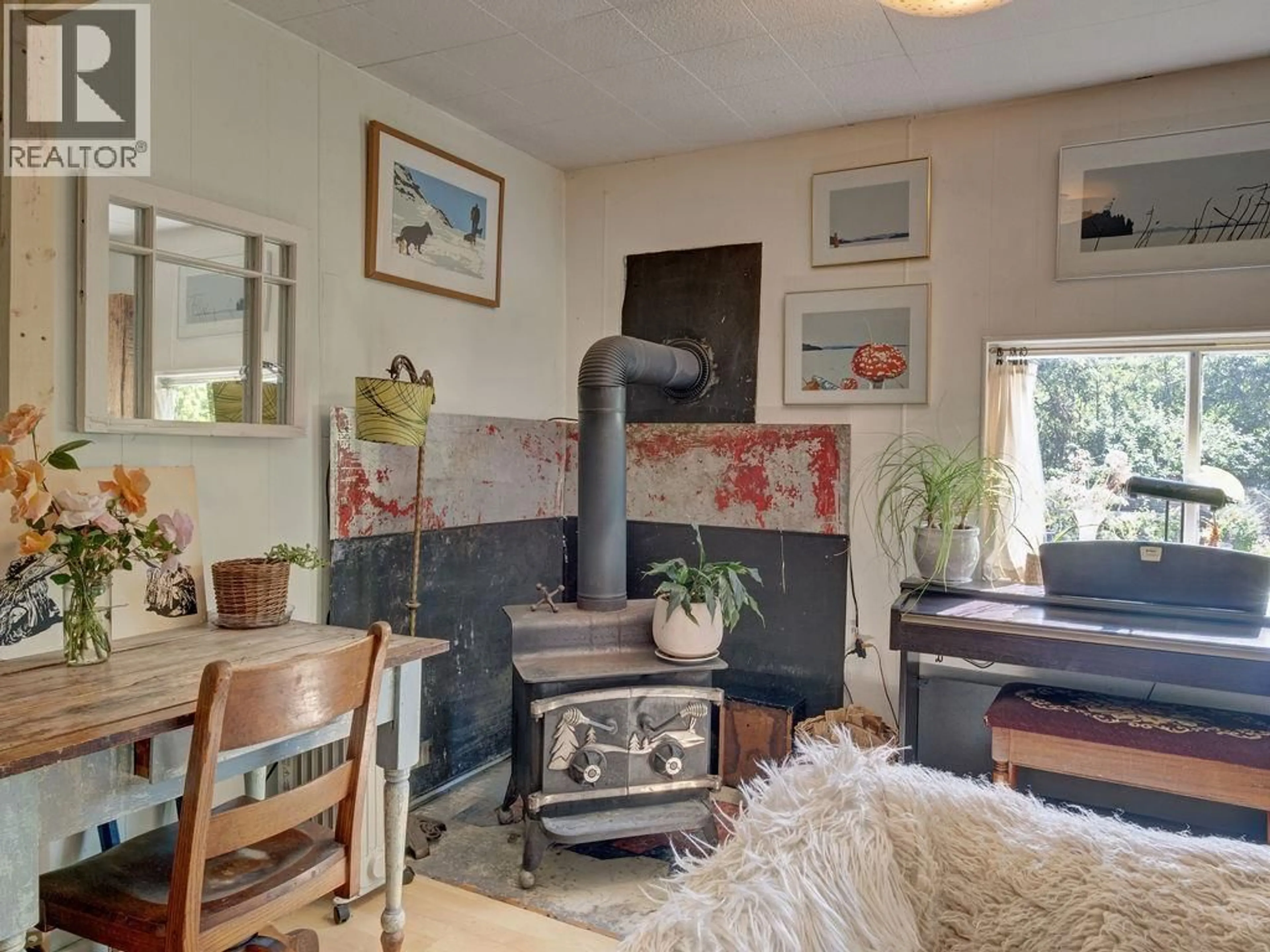 A pic of a room for 947 NORTH ROAD, Gibsons British Columbia V0N1V7