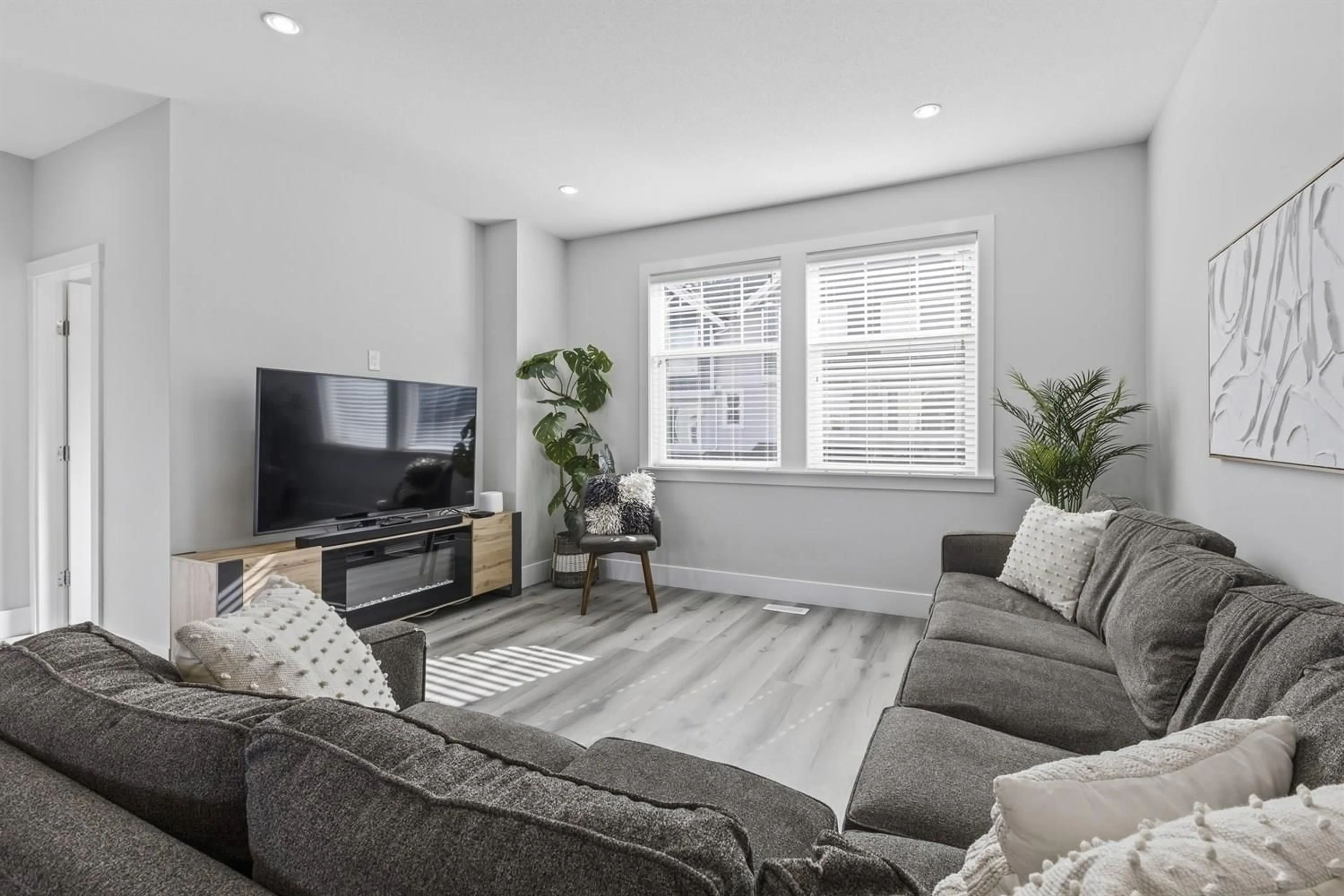 Living room with furniture, unknown for 14 - 15717 MOUNTAIN VIEW DRIVE, Surrey British Columbia V3Z0C6