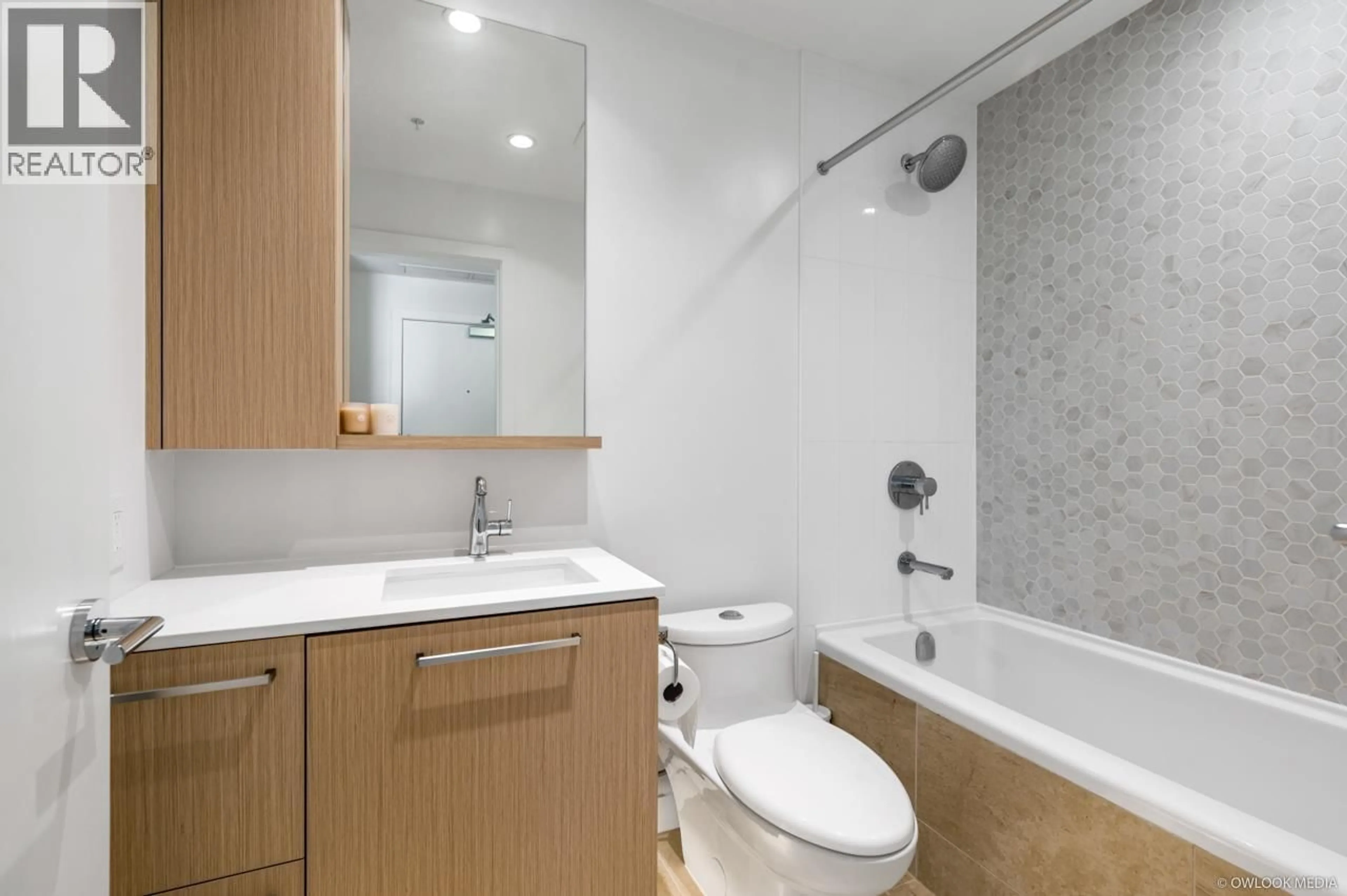 Standard bathroom, unknown for 2607 - 567 CLARKE ROAD, Coquitlam British Columbia V3J0K7