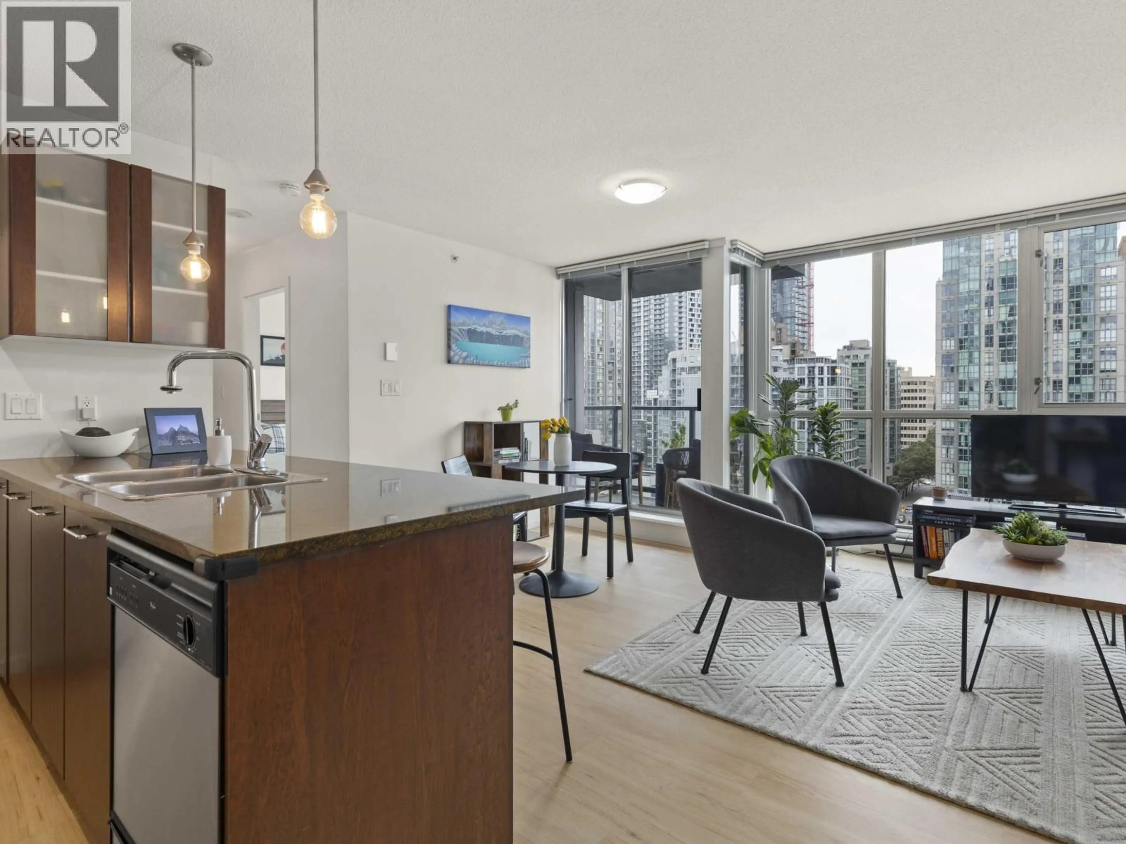 Open concept kitchen, unknown for 1501 - 1199 SEYMOUR STREET, Vancouver British Columbia V6B1K2