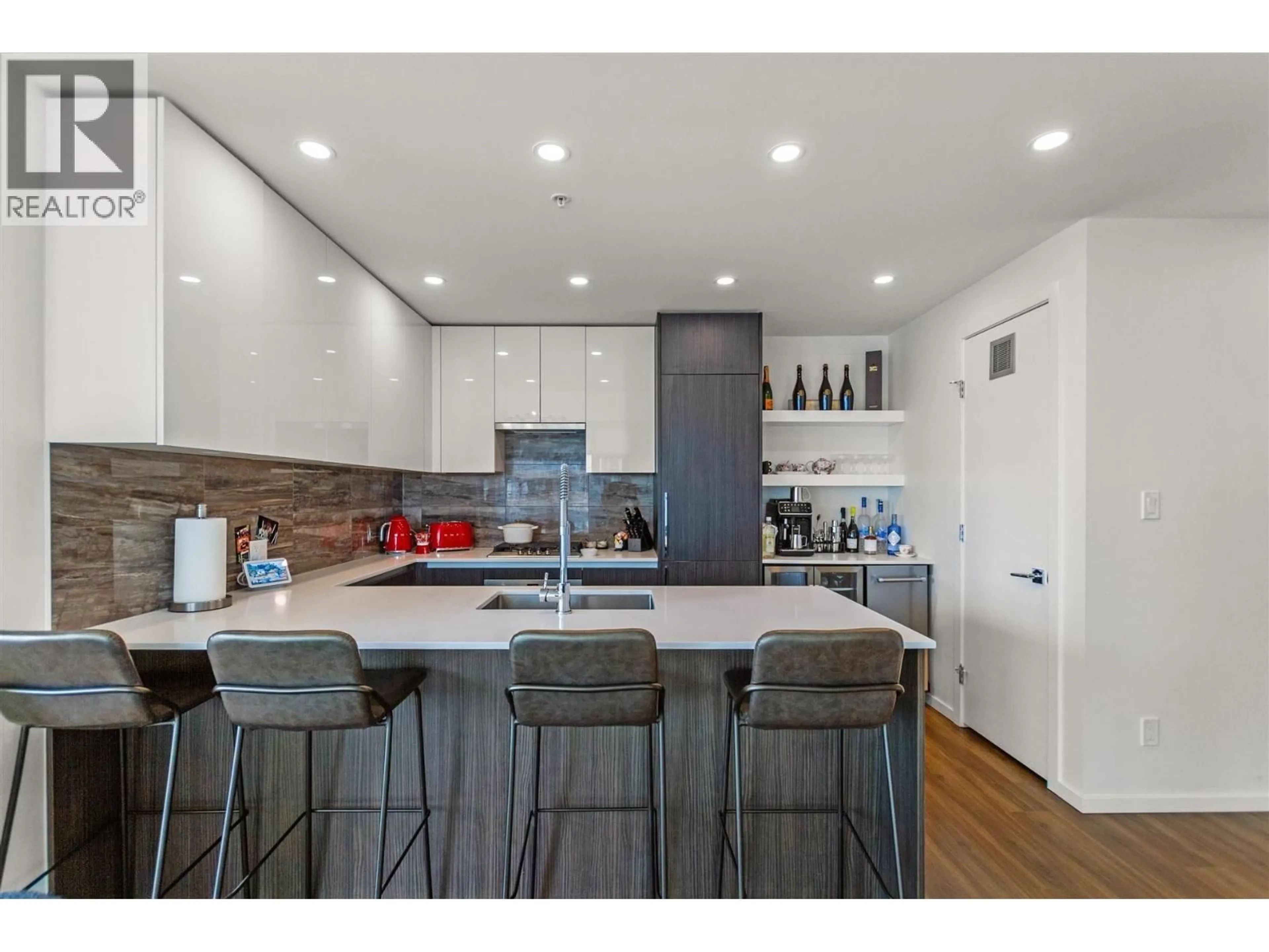 Contemporary kitchen, unknown for 1903 - 1888 GILMORE AVENUE AVENUE, Burnaby British Columbia V5C0L2