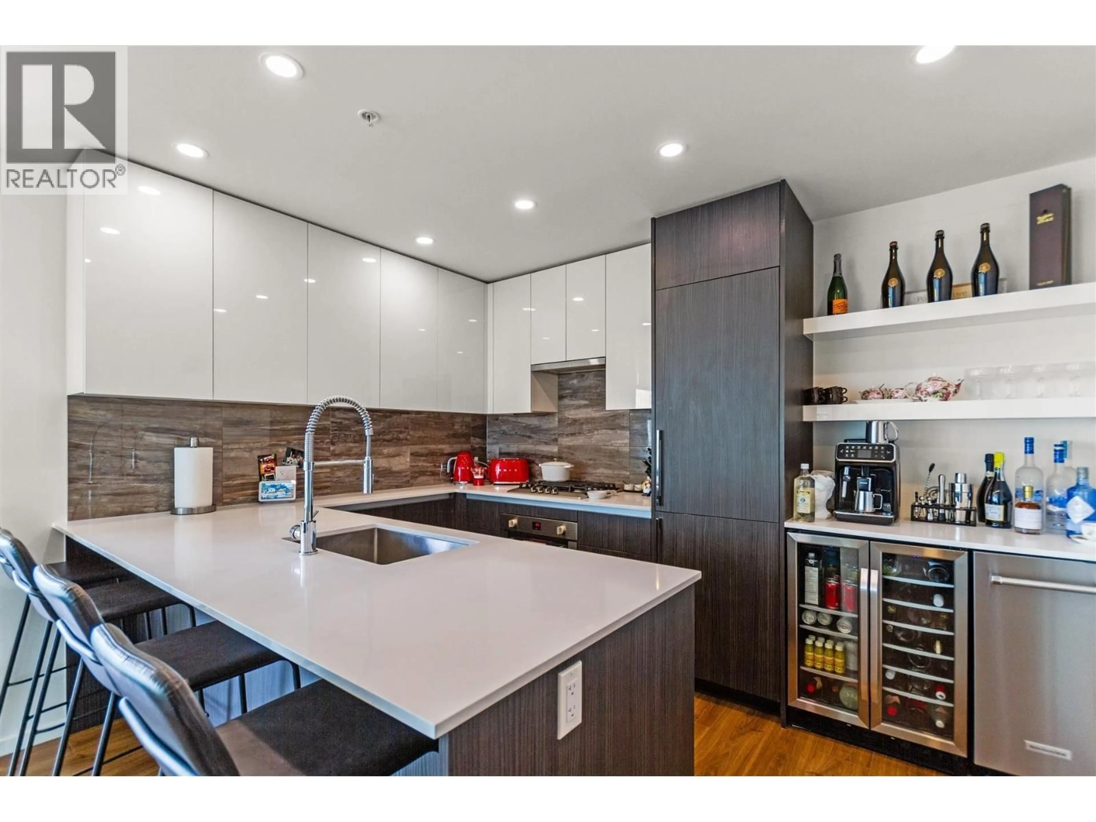 Contemporary kitchen, unknown for 1903 - 1888 GILMORE AVENUE AVENUE, Burnaby British Columbia V5C0L2