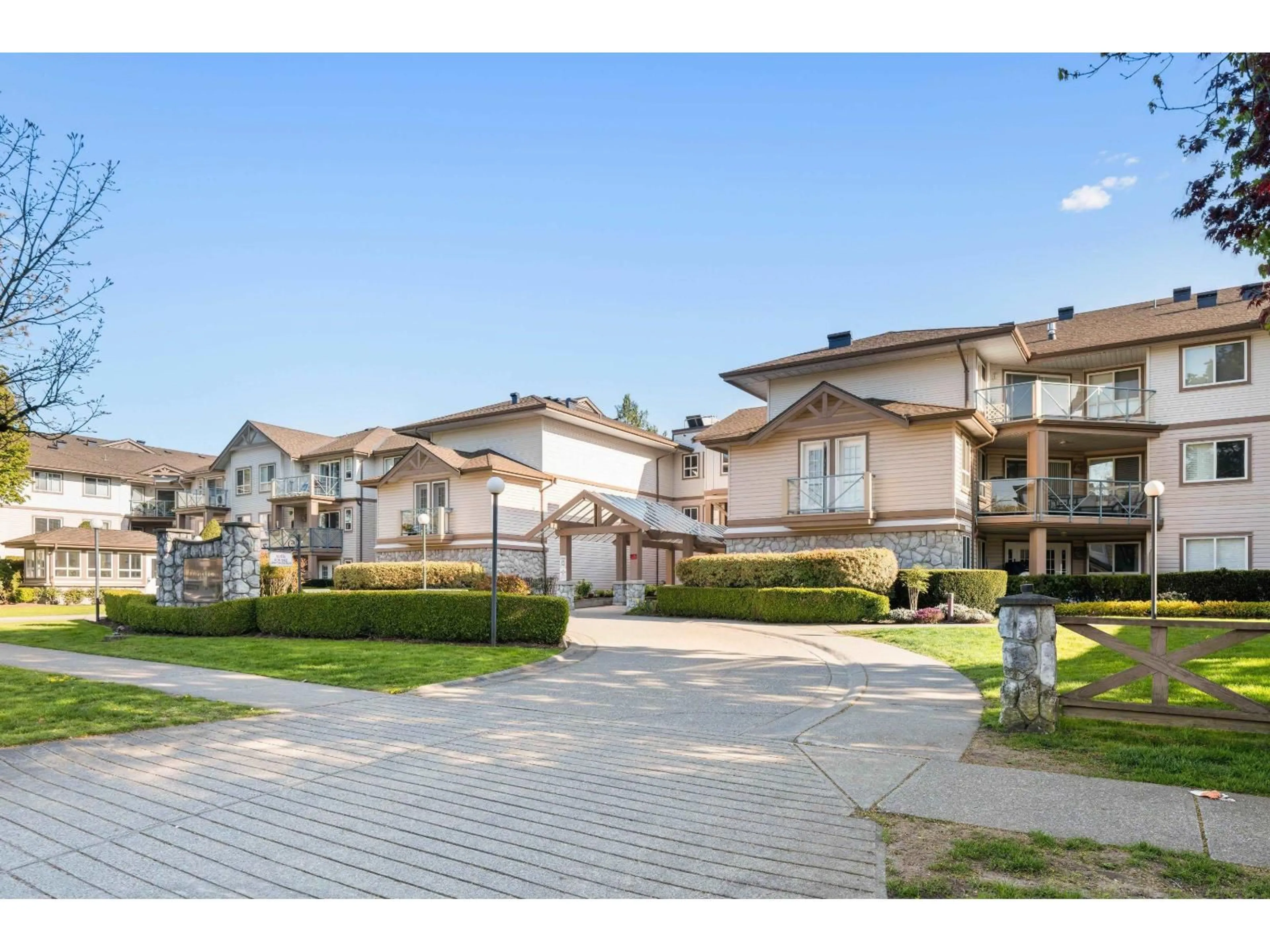 Patio, street for 115 - 22150 48 AVENUE, Langley British Columbia V3A8R5