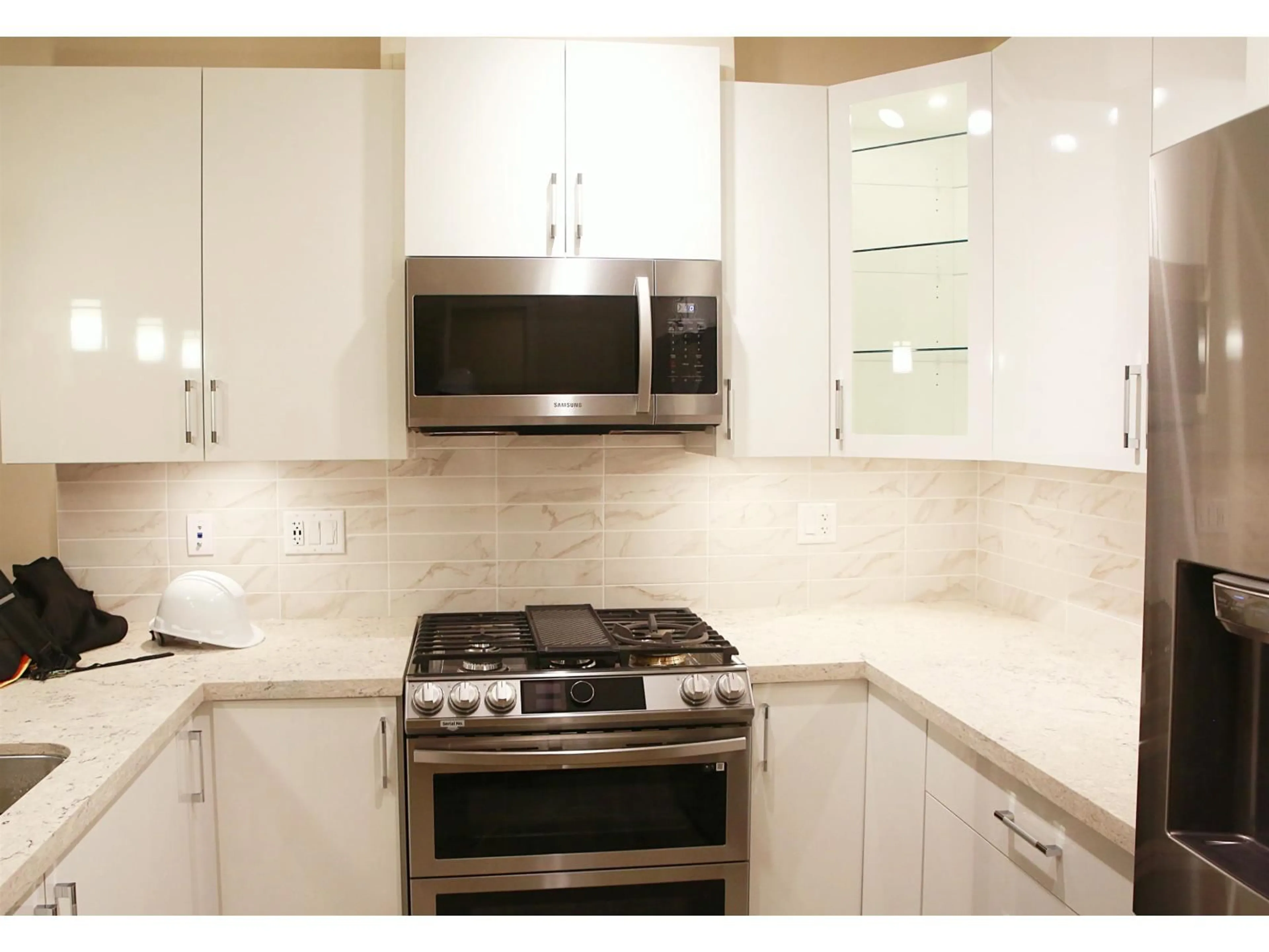 Standard kitchen, ceramic/tile floor for 414 - 20325 85 AVENUE, Langley British Columbia V2Y3L2