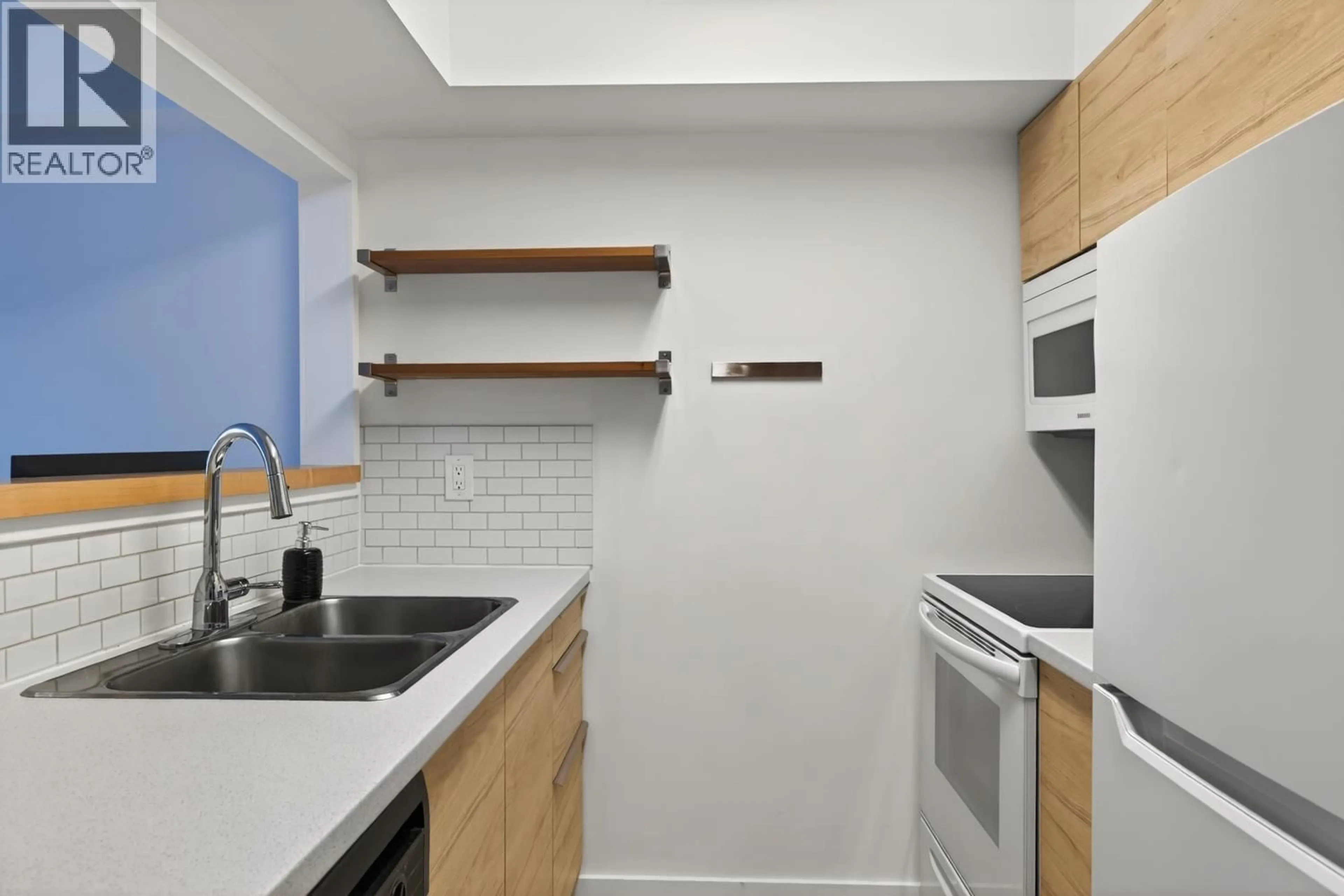 Standard kitchen, unknown for 310 - 1099 BROADWAY, Vancouver British Columbia V5T1Y5