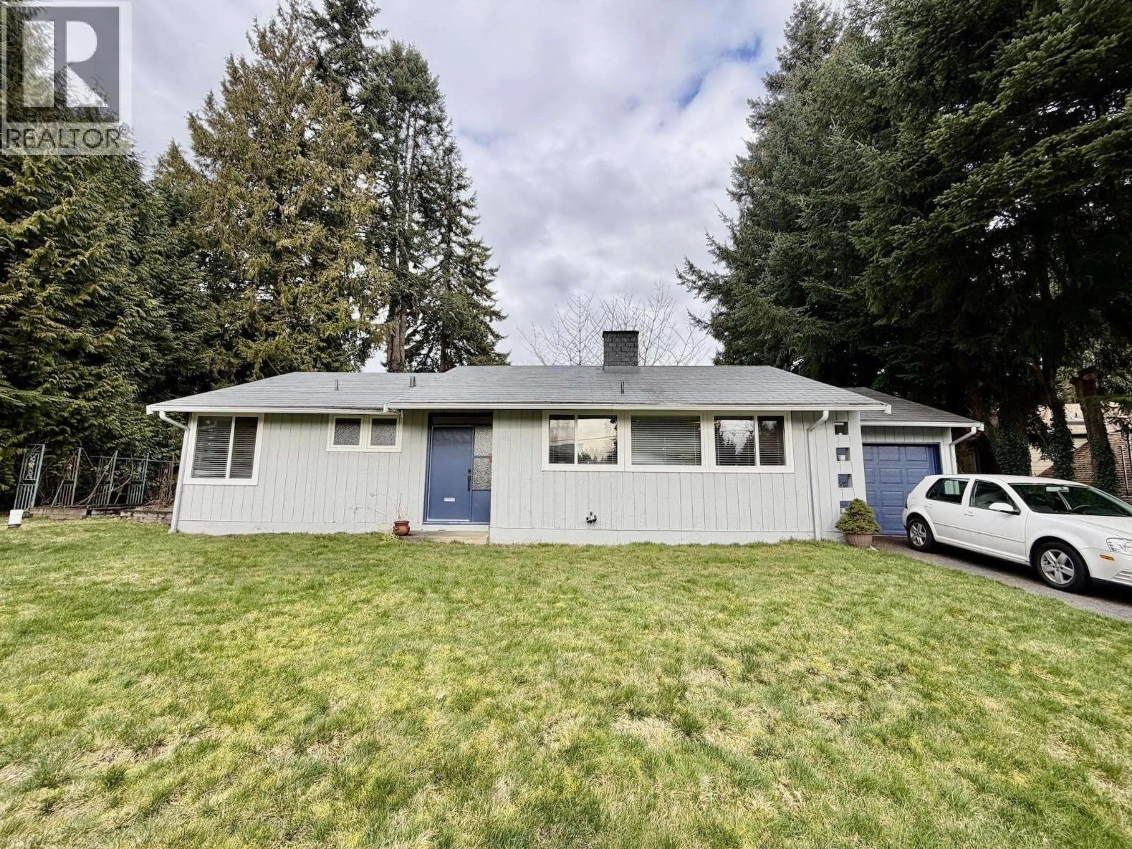 Home with vinyl exterior material, street for 1876 BEAULYNN PLACE, North Vancouver British Columbia V7J2T1