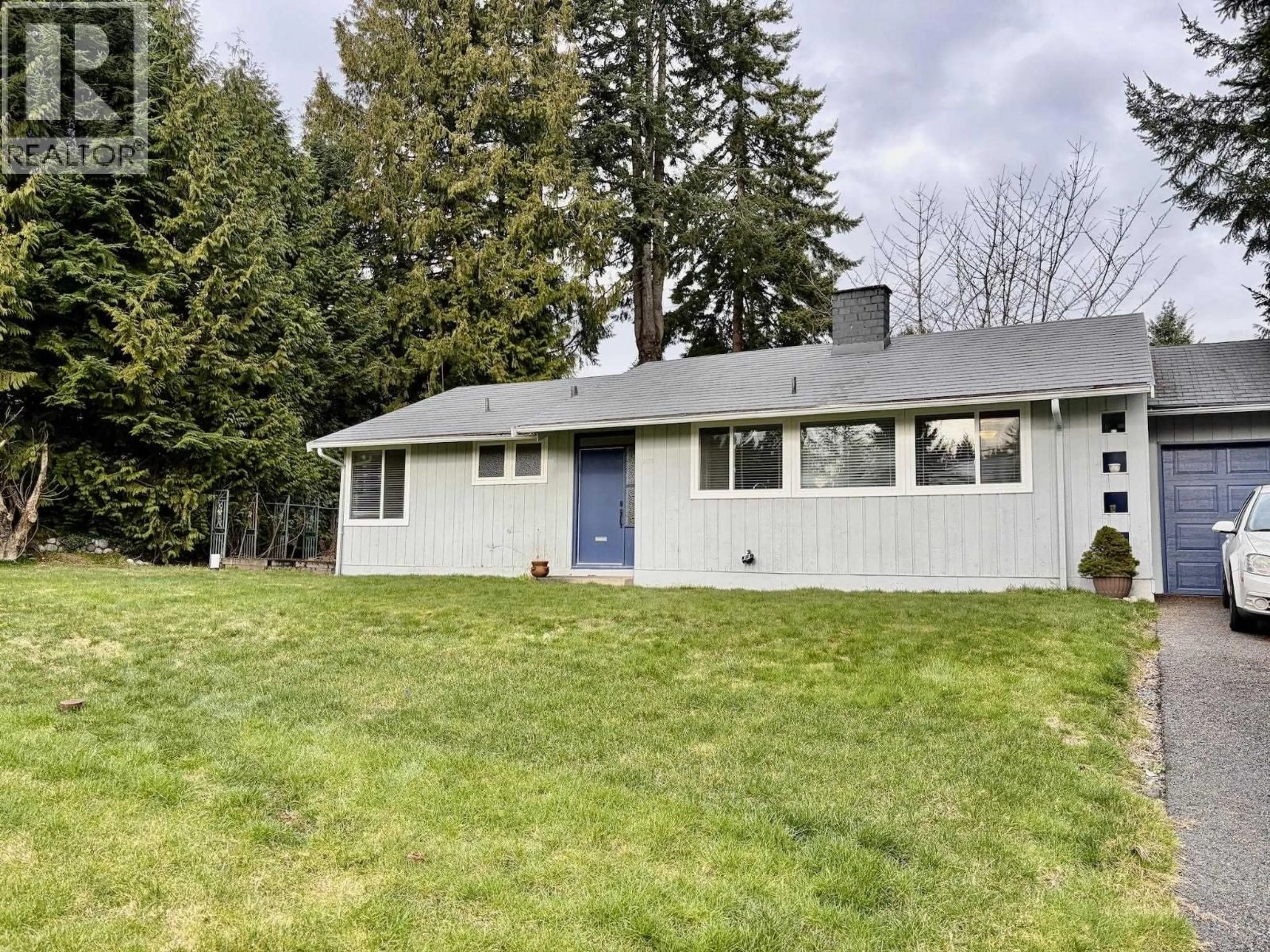 Home with vinyl exterior material, street for 1876 BEAULYNN PLACE, North Vancouver British Columbia V7J2T1