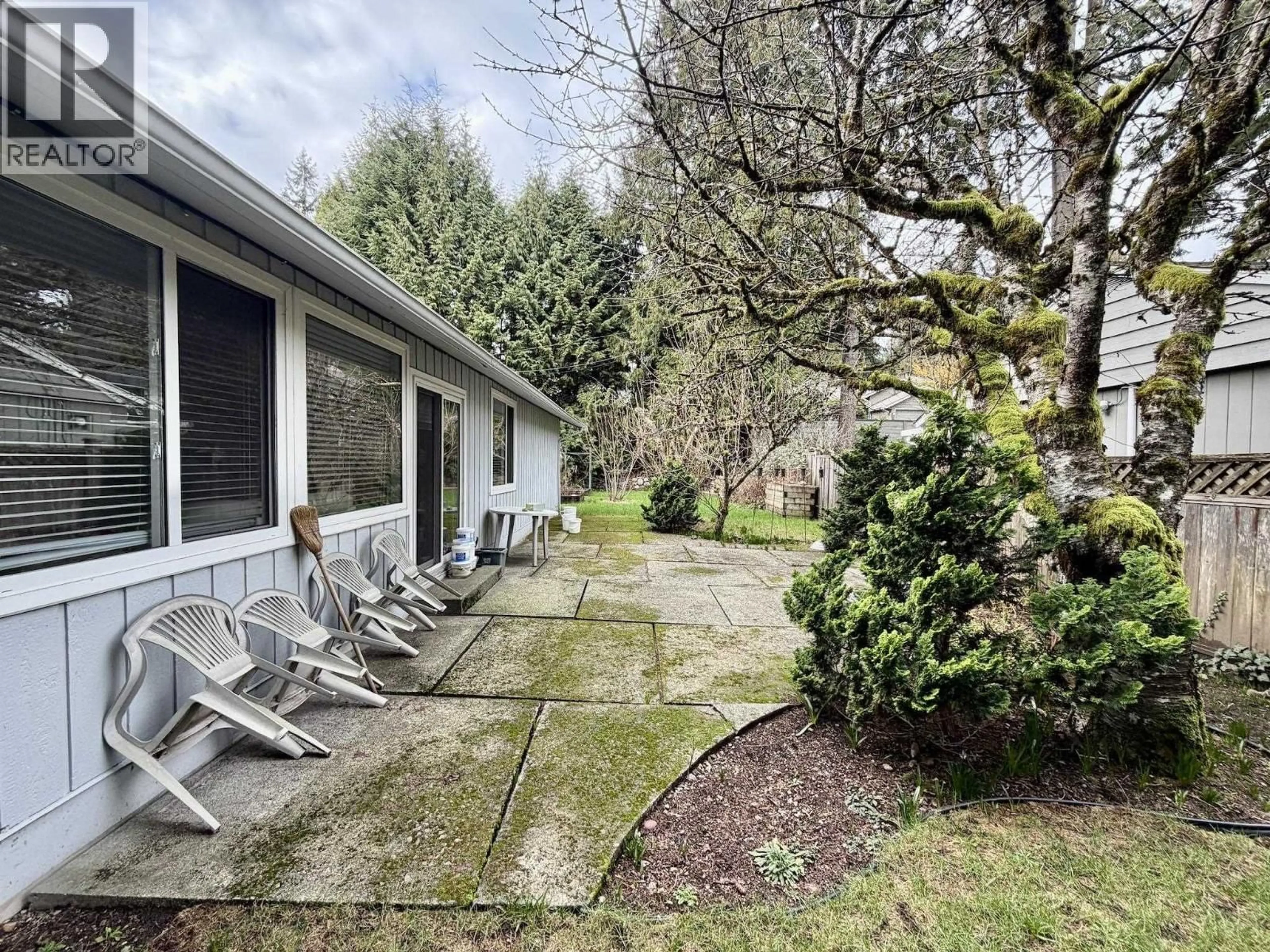 Patio, unknown for 1876 BEAULYNN PLACE, North Vancouver British Columbia V7J2T1