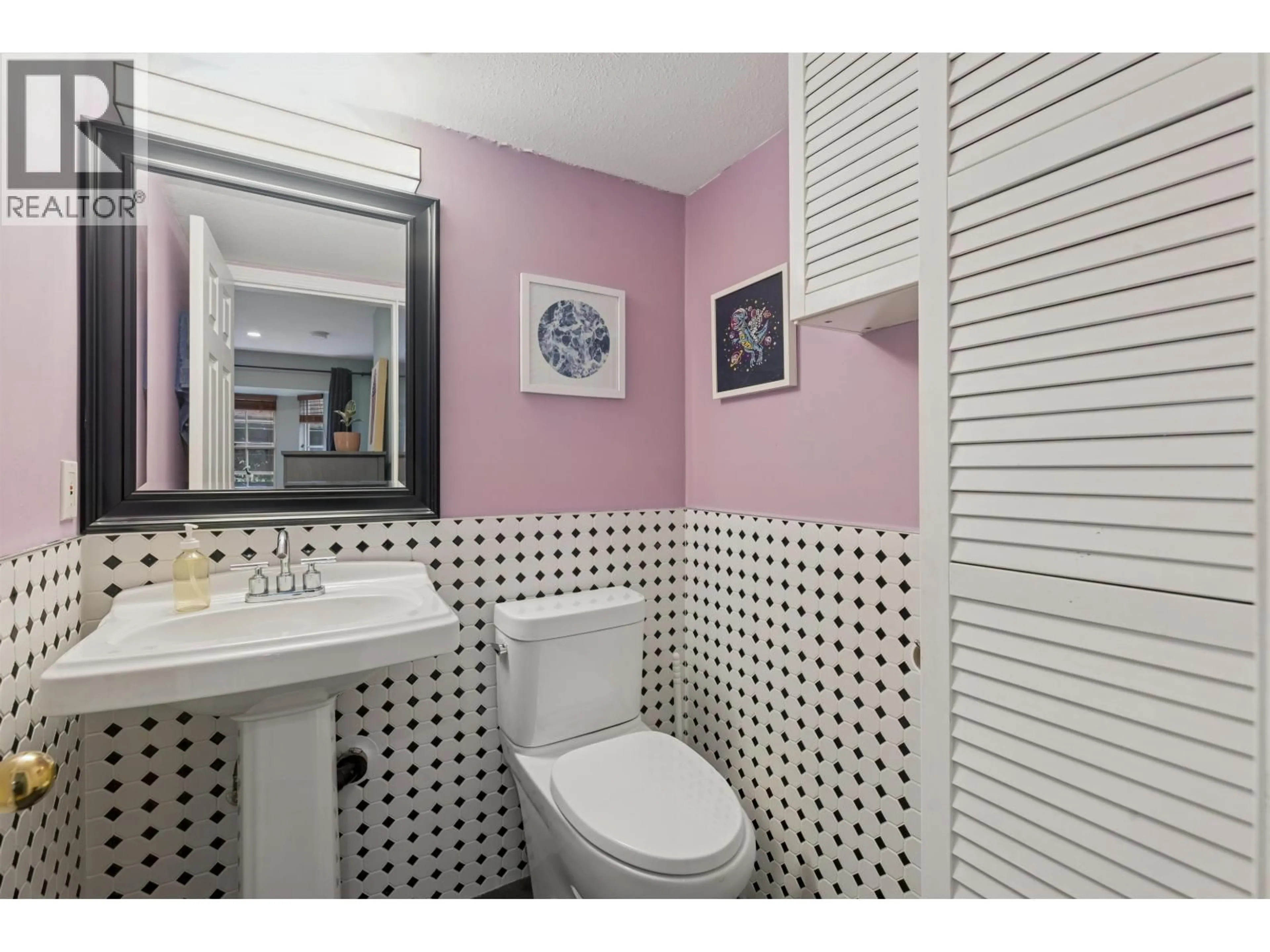 Standard bathroom, ceramic/tile floor for 102 - 1689 4TH AVENUE, Vancouver British Columbia V5N1J7