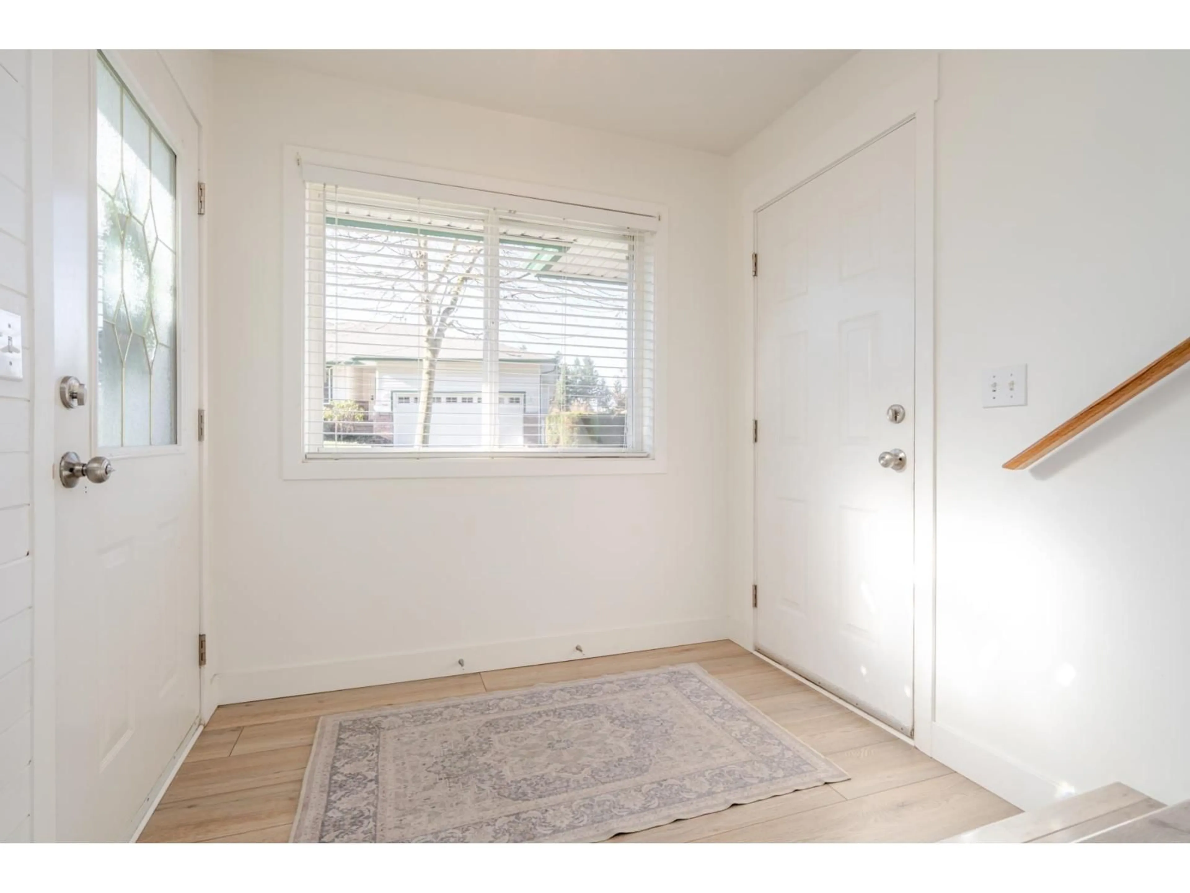 Indoor entryway for 20 - 34250 HAZELWOOD AVENUE, Abbotsford British Columbia V2S7L4