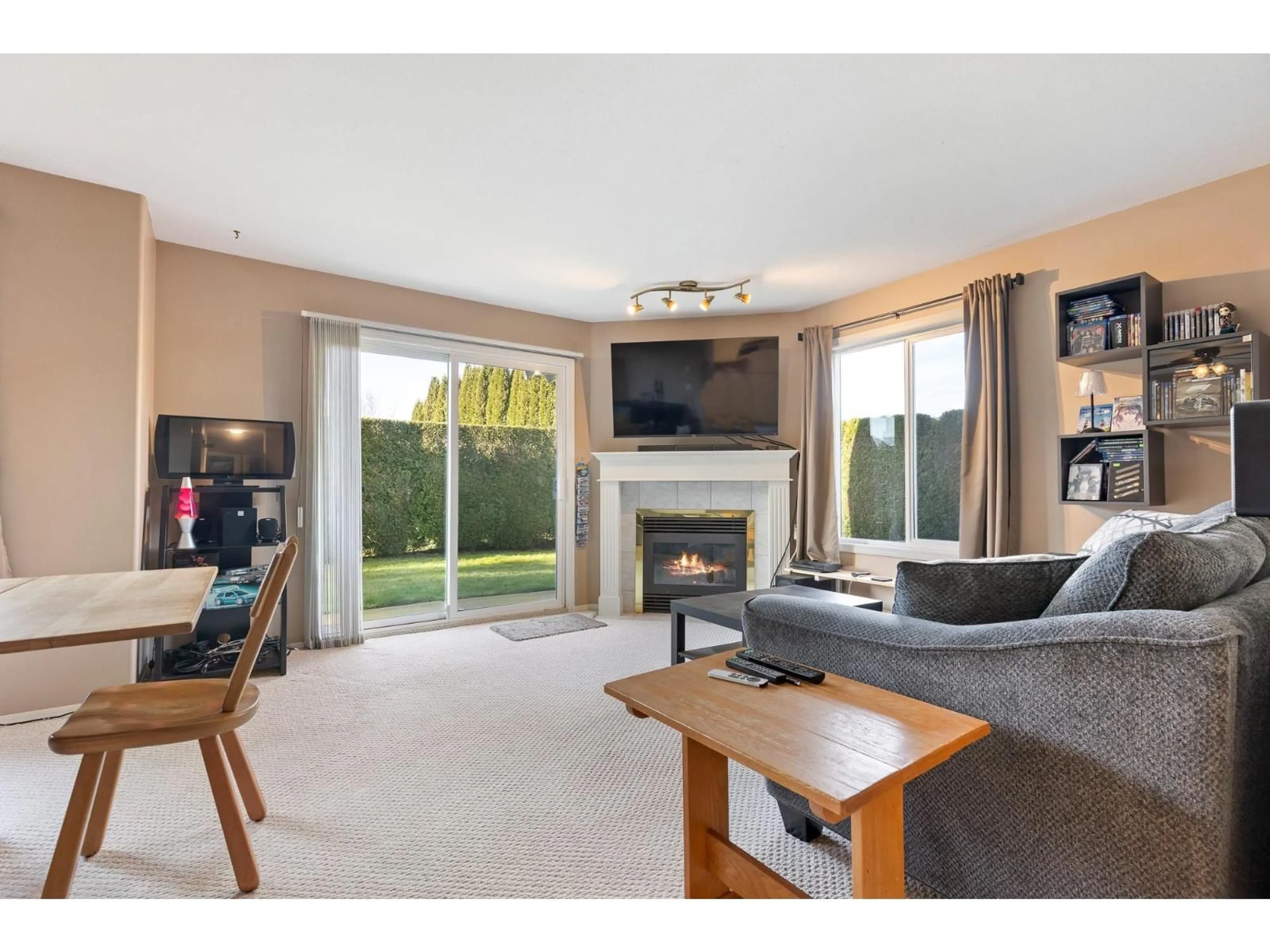 Living room with furniture, wood/laminate floor for 108 - 9855 QUARRY ROAD, Chilliwack British Columbia V2P3M3