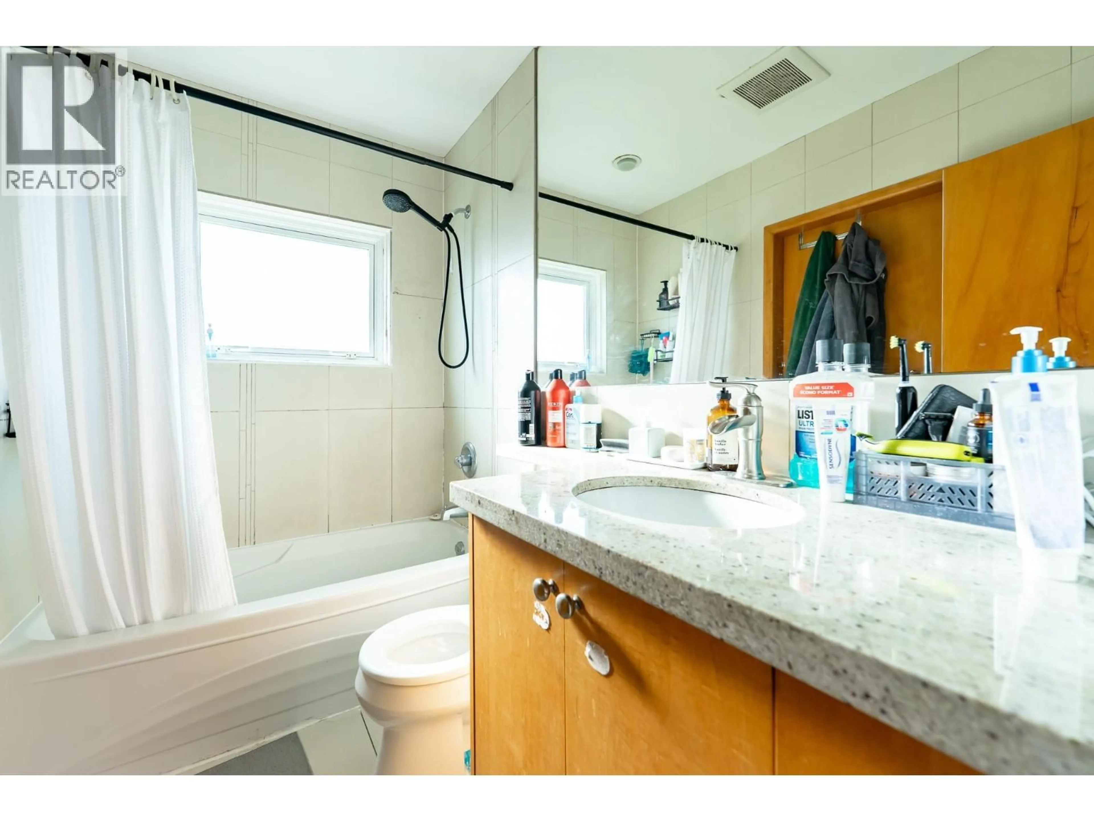 Standard bathroom, ceramic/tile floor for 3654 25TH AVENUE, Vancouver British Columbia V5R1K5
