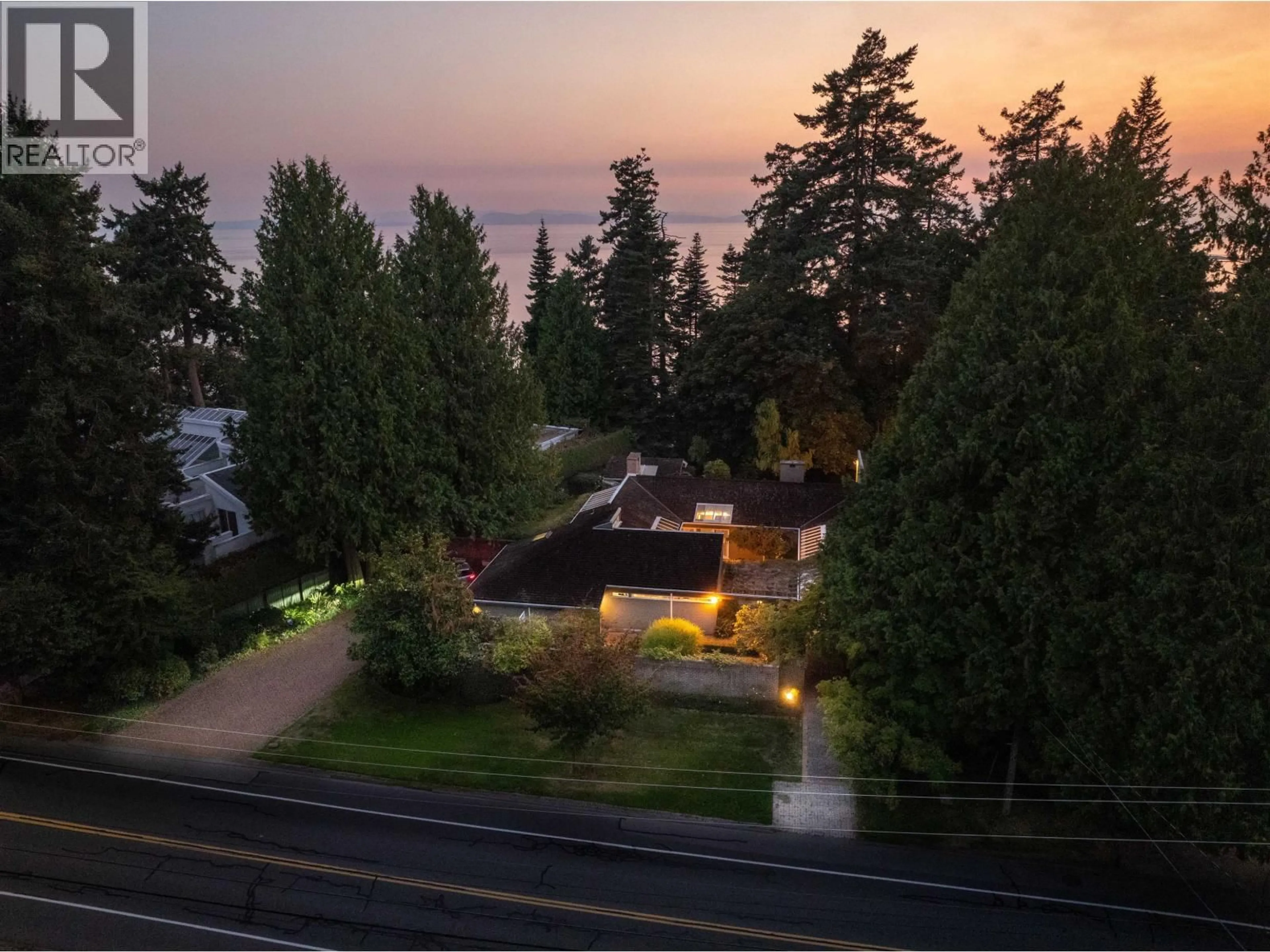 A pic from outside/outdoor area/front of a property/back of a property/a pic from drone, mountain view for 535 ENGLISH BLUFF ROAD, Delta British Columbia V4M2M9