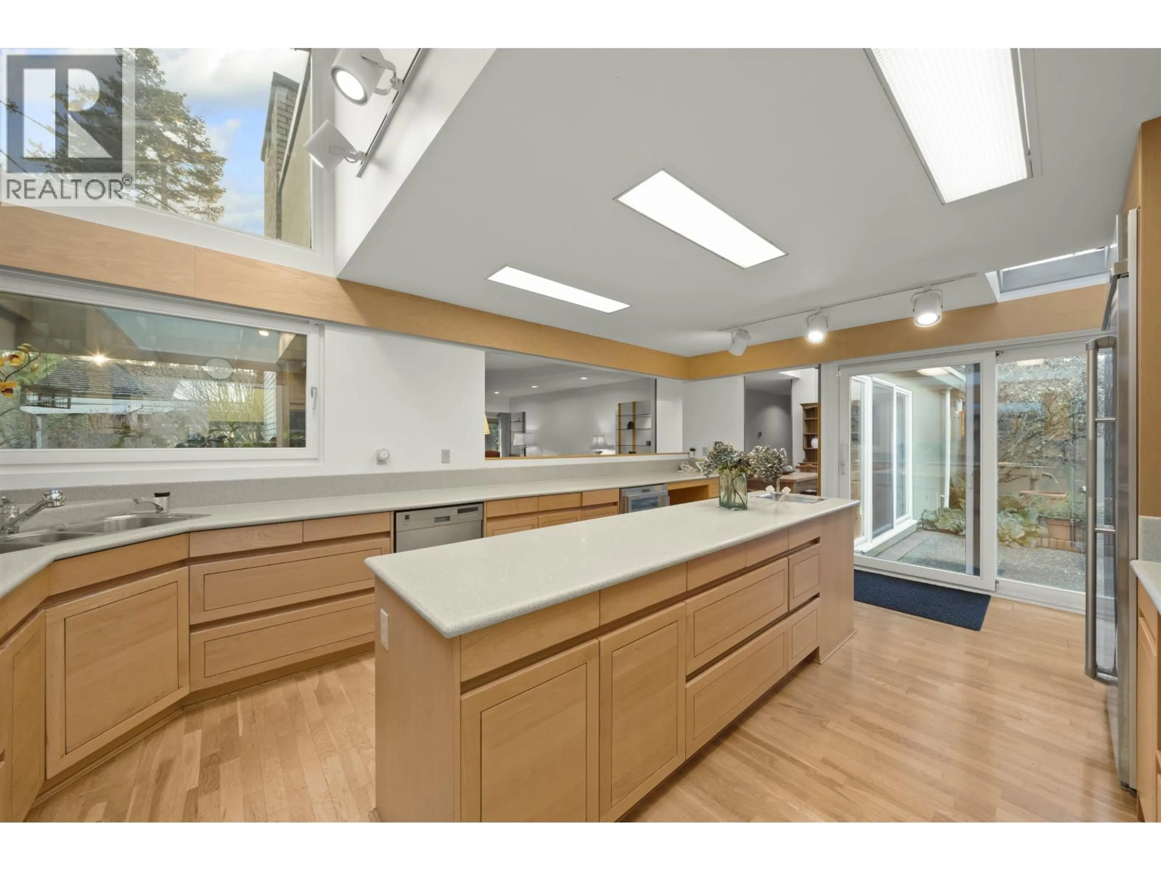 Open concept kitchen, unknown for 535 ENGLISH BLUFF ROAD, Delta British Columbia V4M2M9