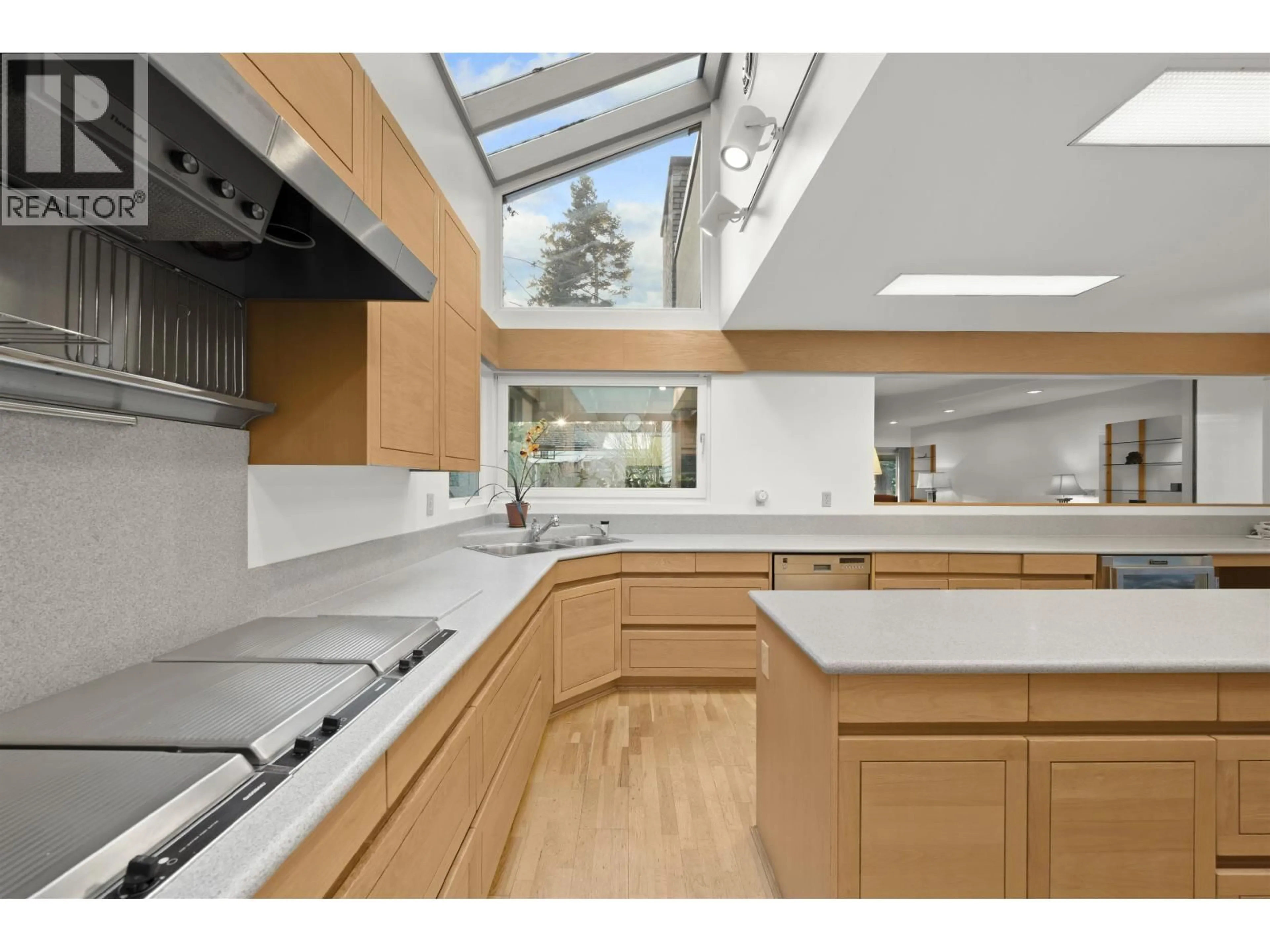Contemporary kitchen, unknown for 535 ENGLISH BLUFF ROAD, Delta British Columbia V4M2M9
