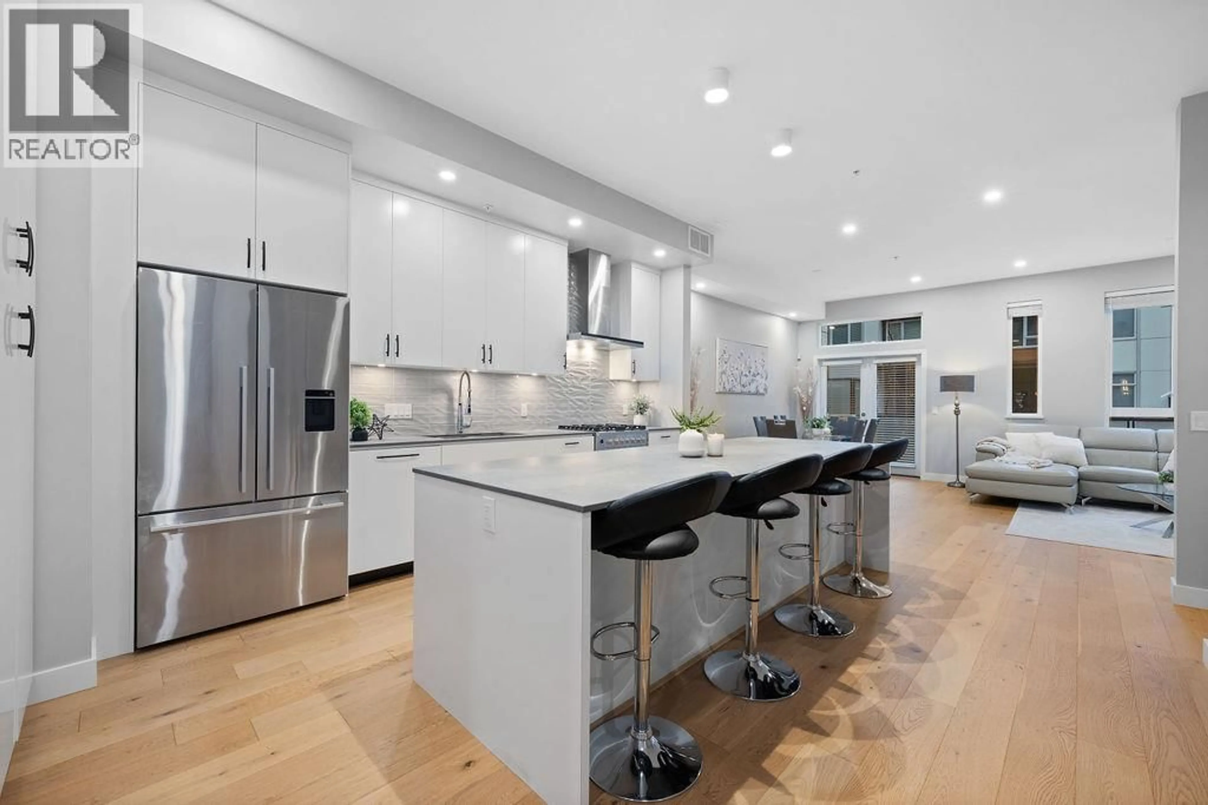 Contemporary kitchen, unknown for 4684 CAPILANO ROAD, North Vancouver British Columbia V7R4K3