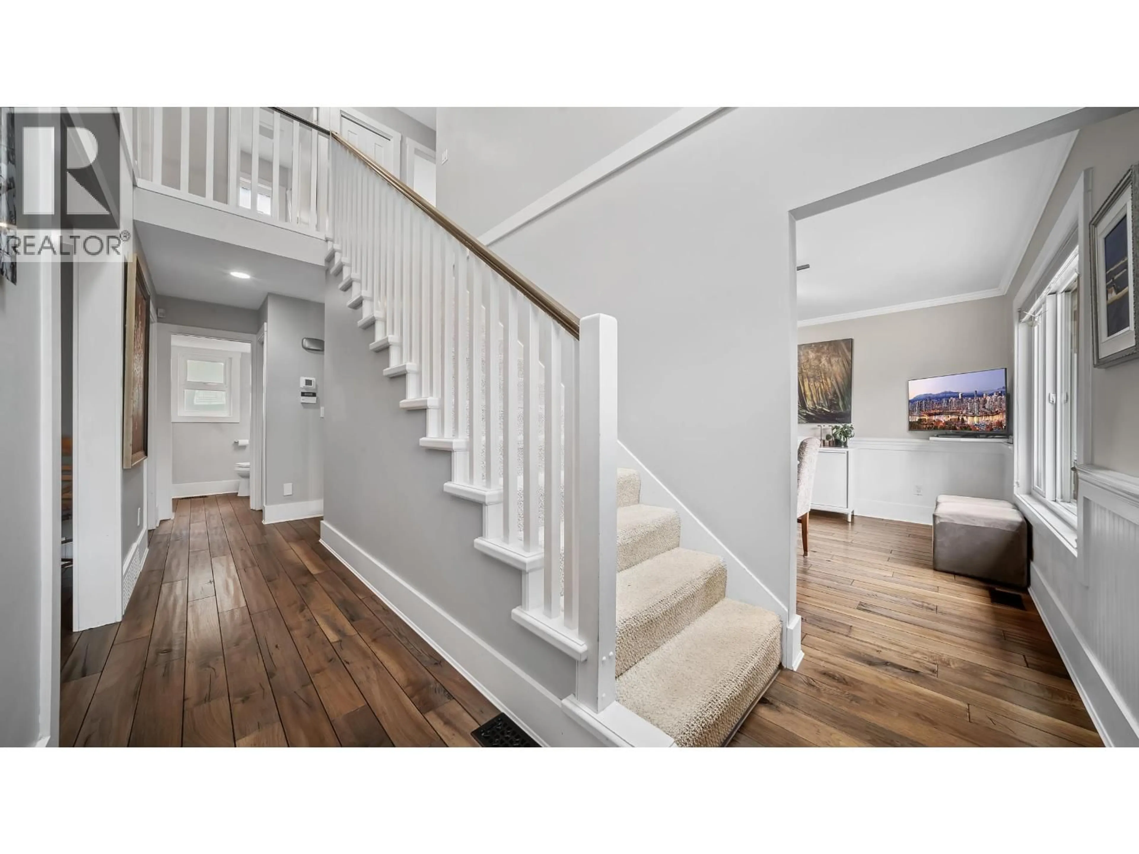 Stairs for 5503 BROOKDALE COURT, Burnaby British Columbia V5B2C6