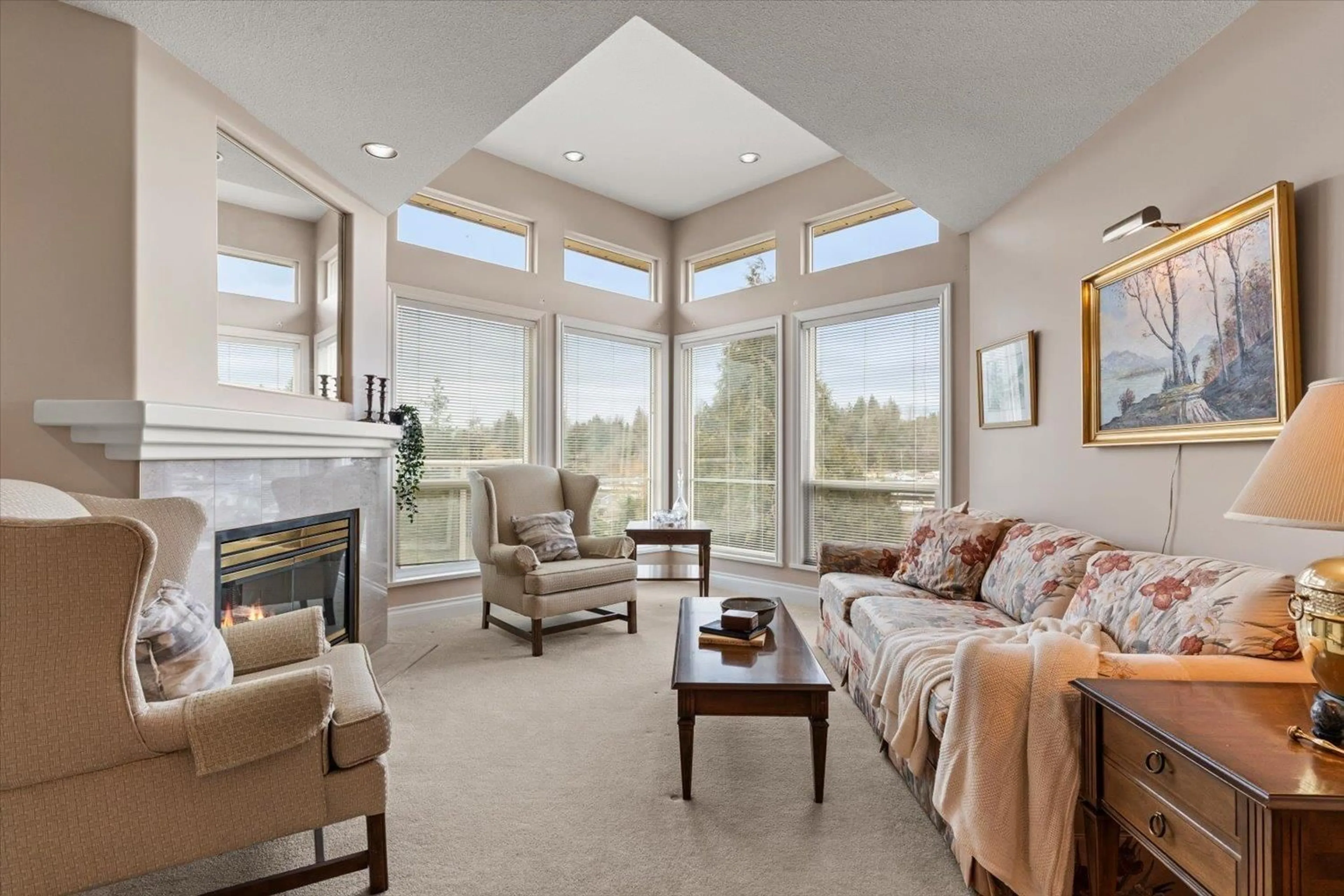 Living room with furniture, unknown for 11 - 3354 HORN STREET, Abbotsford British Columbia V2S7L3