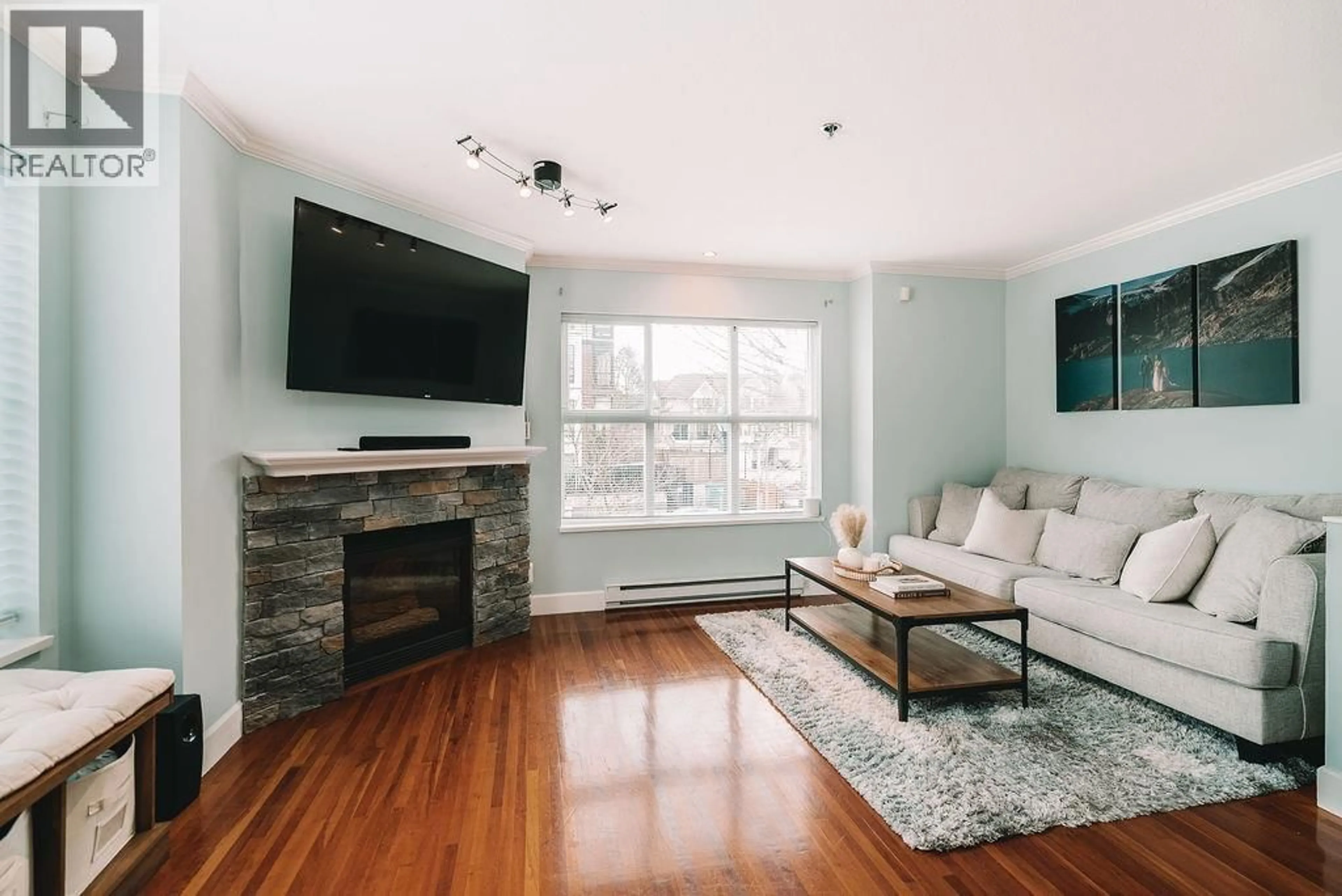 Living room with furniture, wood/laminate floor for 1 - 12449 191 STREET, Pitt Meadows British Columbia V3Y2R4