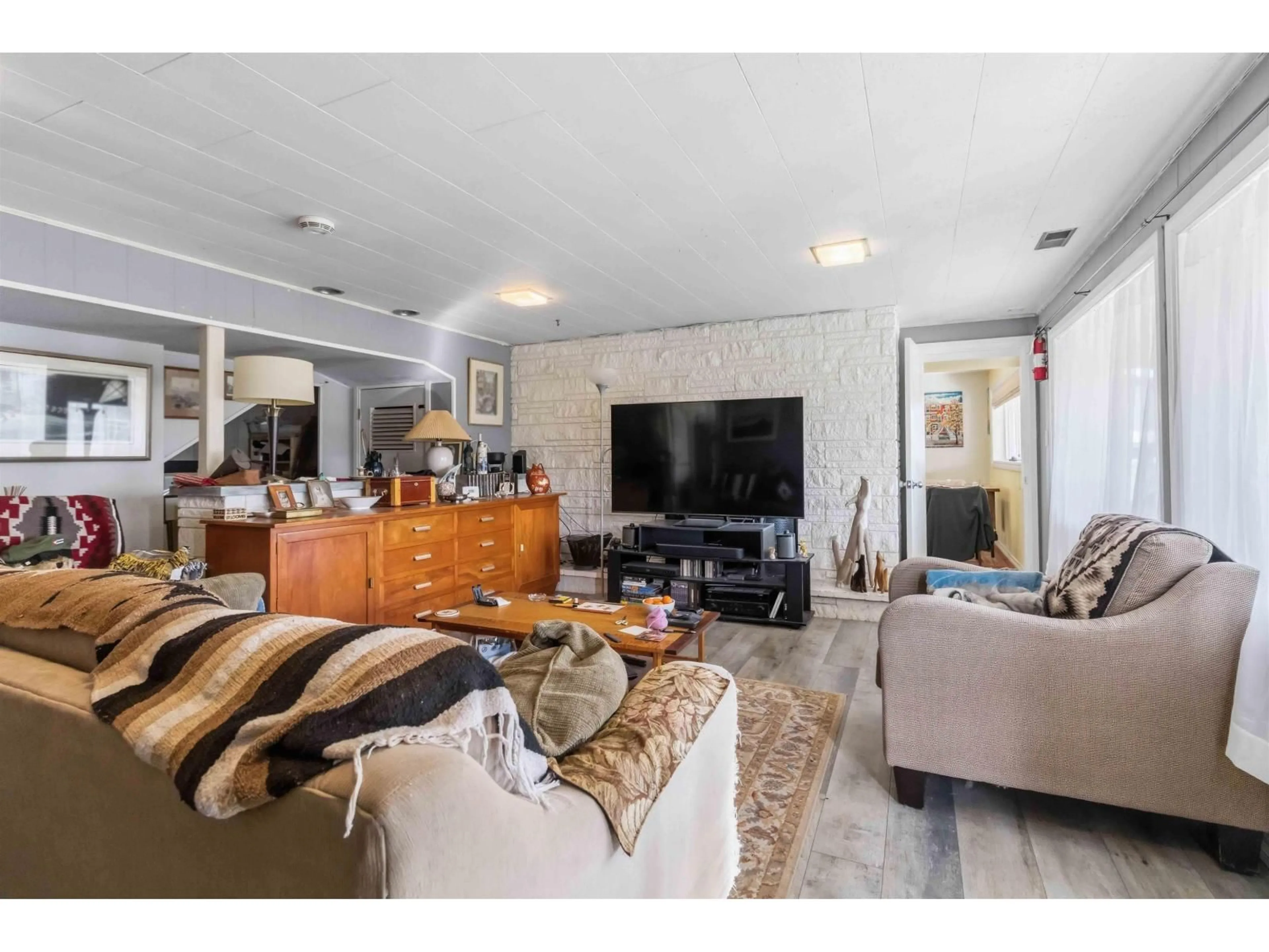 Living room with furniture, unknown for 10005 KENSWOOD DRIVE, Chilliwack British Columbia V2P7N5