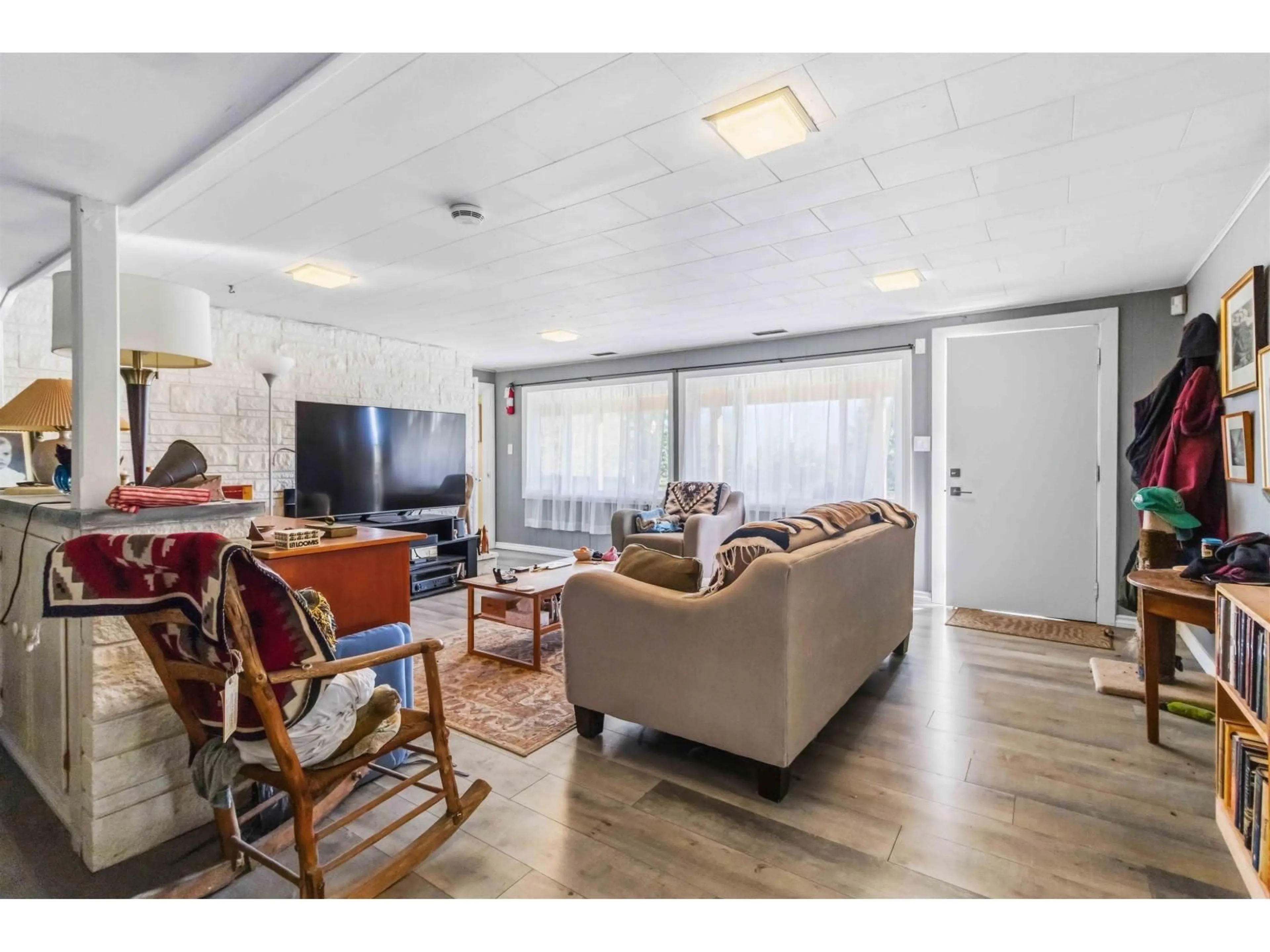 Living room with furniture, wood/laminate floor for 10005 KENSWOOD DRIVE, Chilliwack British Columbia V2P7N5